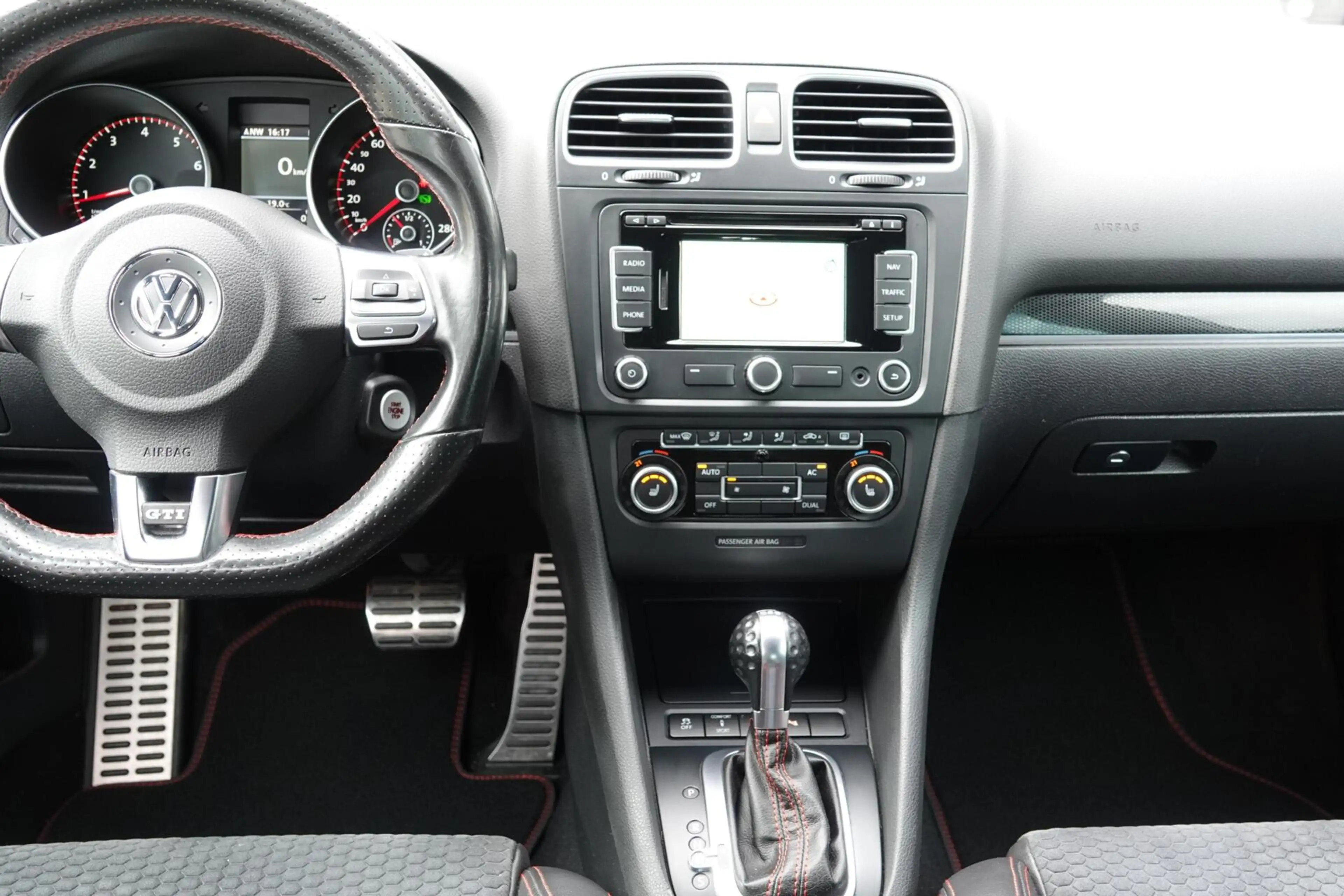 Volkswagen Golf GTI 2.0 Edition 35 TREKHAAK CAMERA DYNAUDIO — photo 28