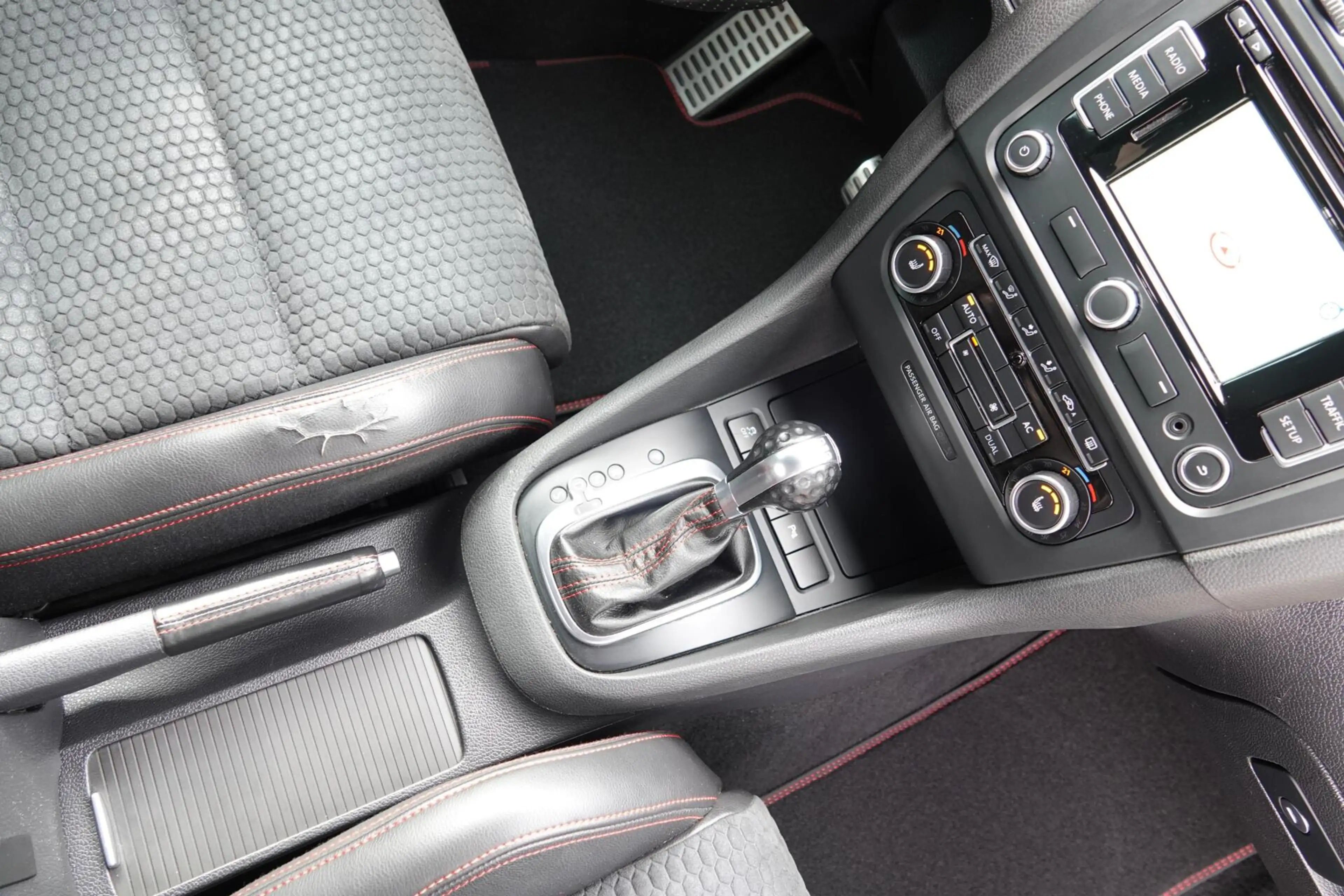 Volkswagen Golf GTI 2.0 Edition 35 TREKHAAK CAMERA DYNAUDIO — photo 32