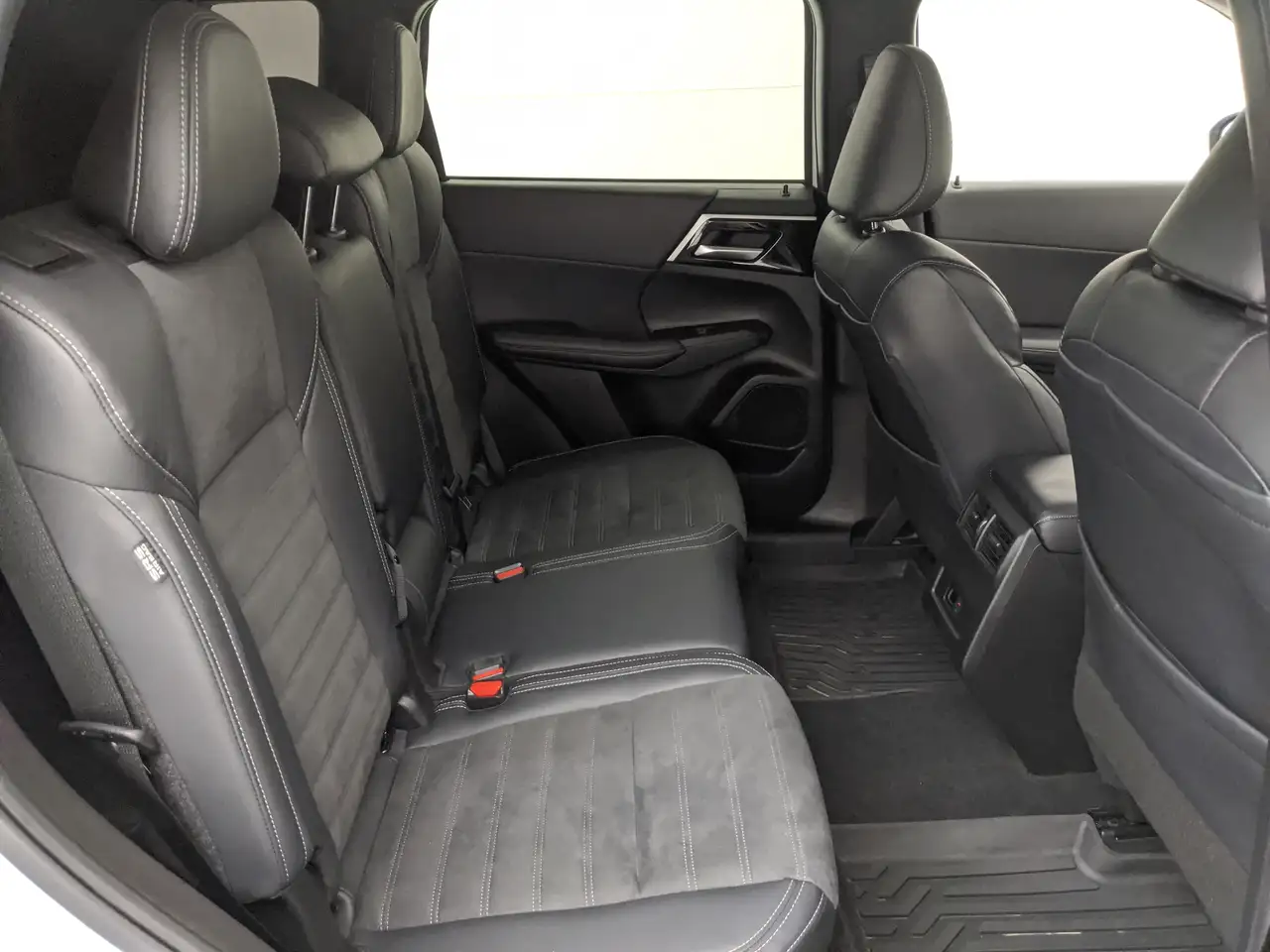 Mitsubishi Outlander снимка Mitsubishi Outlander