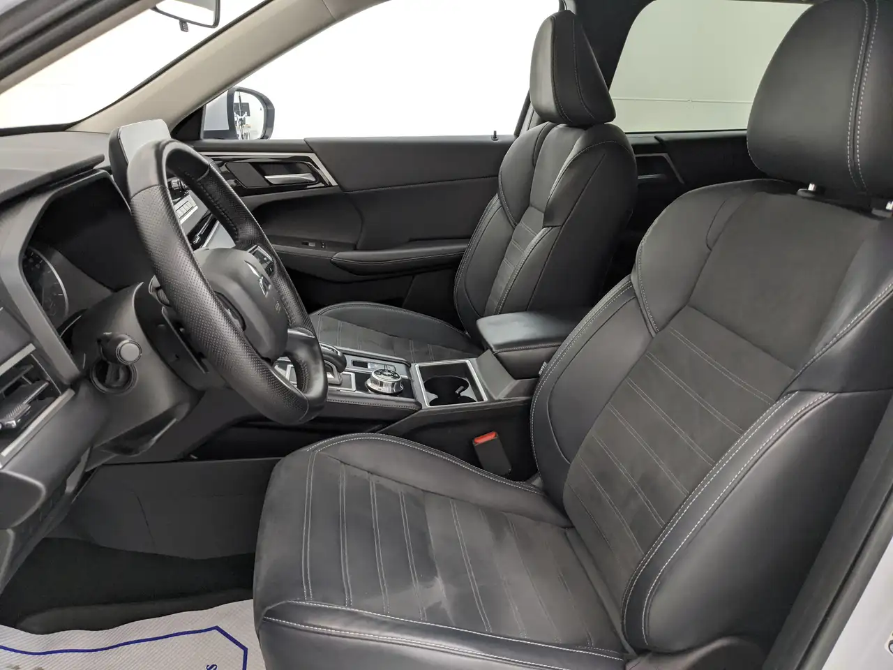 Mitsubishi Outlander снимка Mitsubishi Outlander