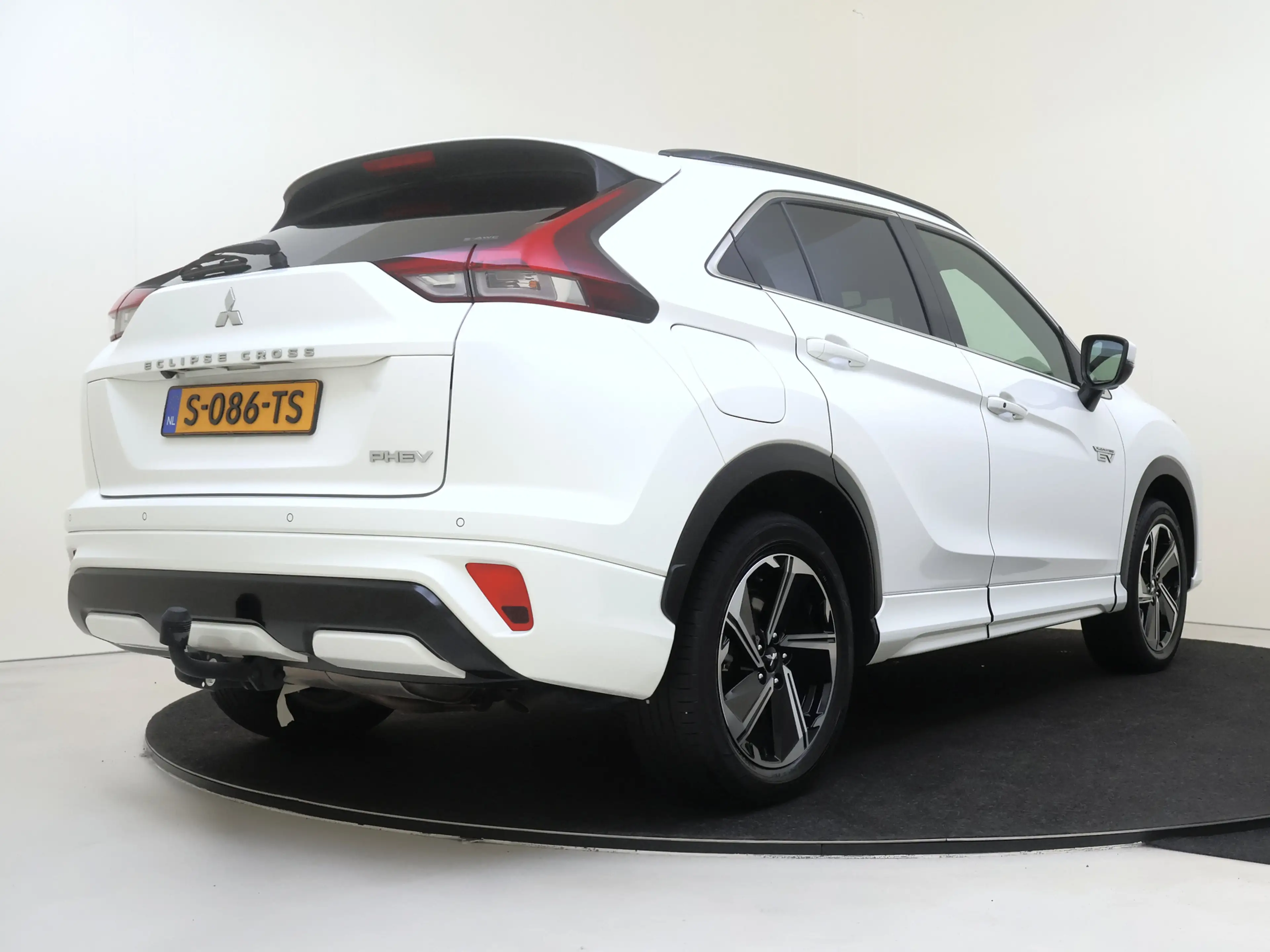 Mitsubishi Eclipse Cross 2.4 PHEV Instyle | Leder | Trekhaak | Camera | Car — photo 11