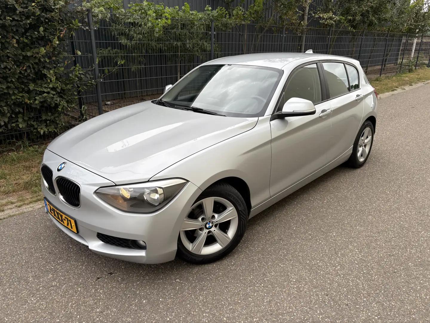 BMW 114 1-serie 114i EDE Business / NAVI / CRUISE / AIRCO Grijs - 2