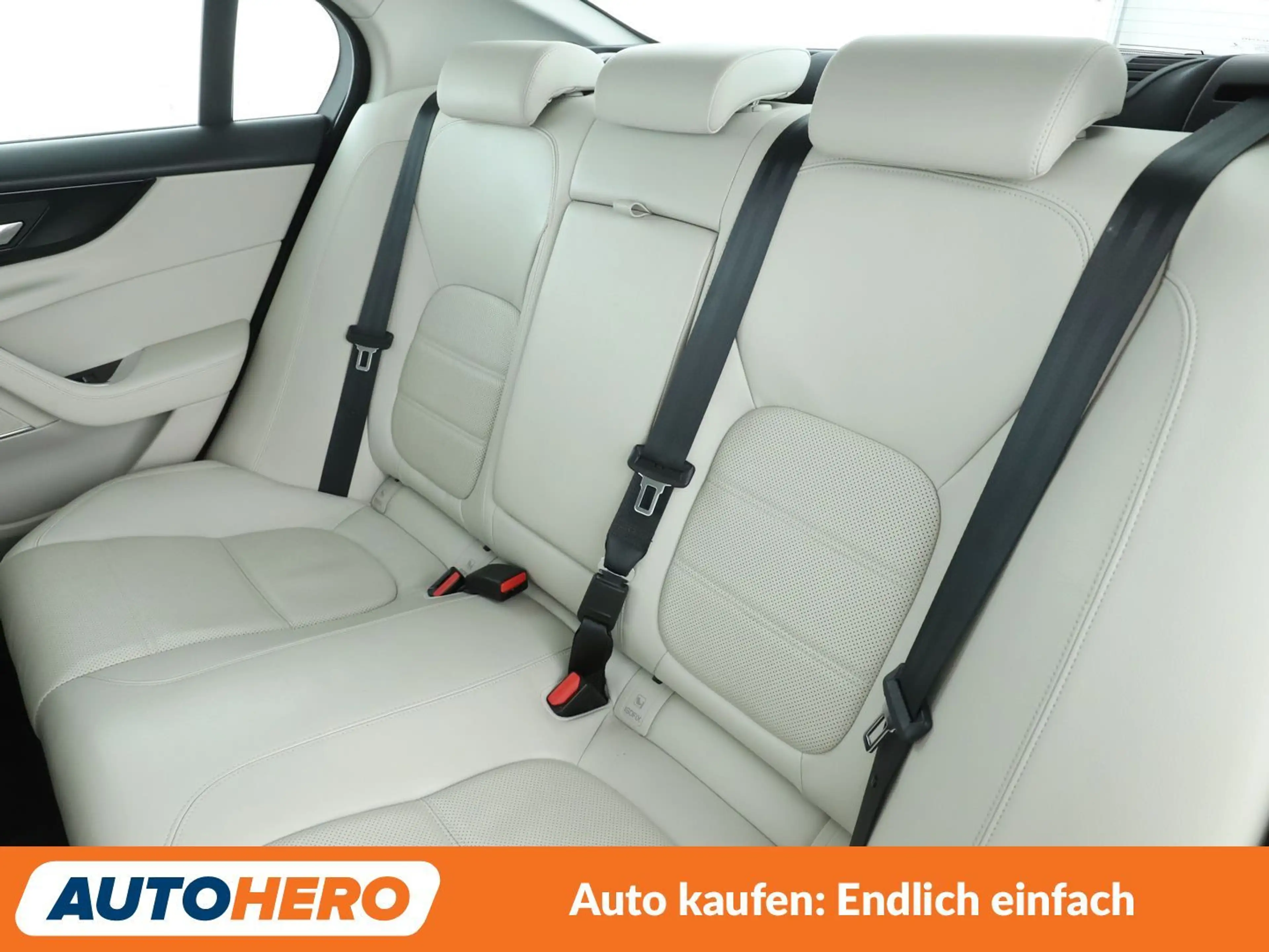 Jaguar XE 25t SE Aut.*NAVI*TEMPO*CAM*PDC*SHZ*KLIMA* — photo 14