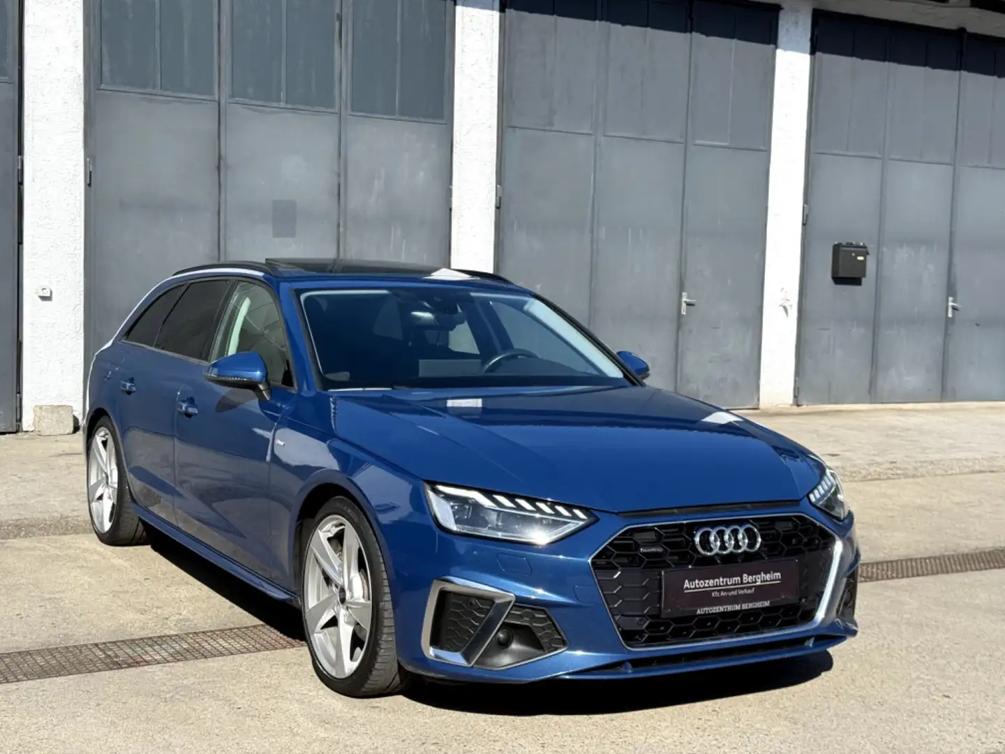 Audi A4 Avant 40 TDI quattro S-tronic Blau - 2