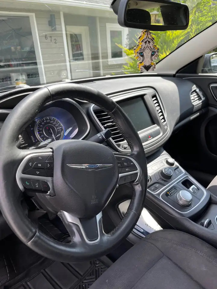 Chrysler 200 снимка Chrysler 200