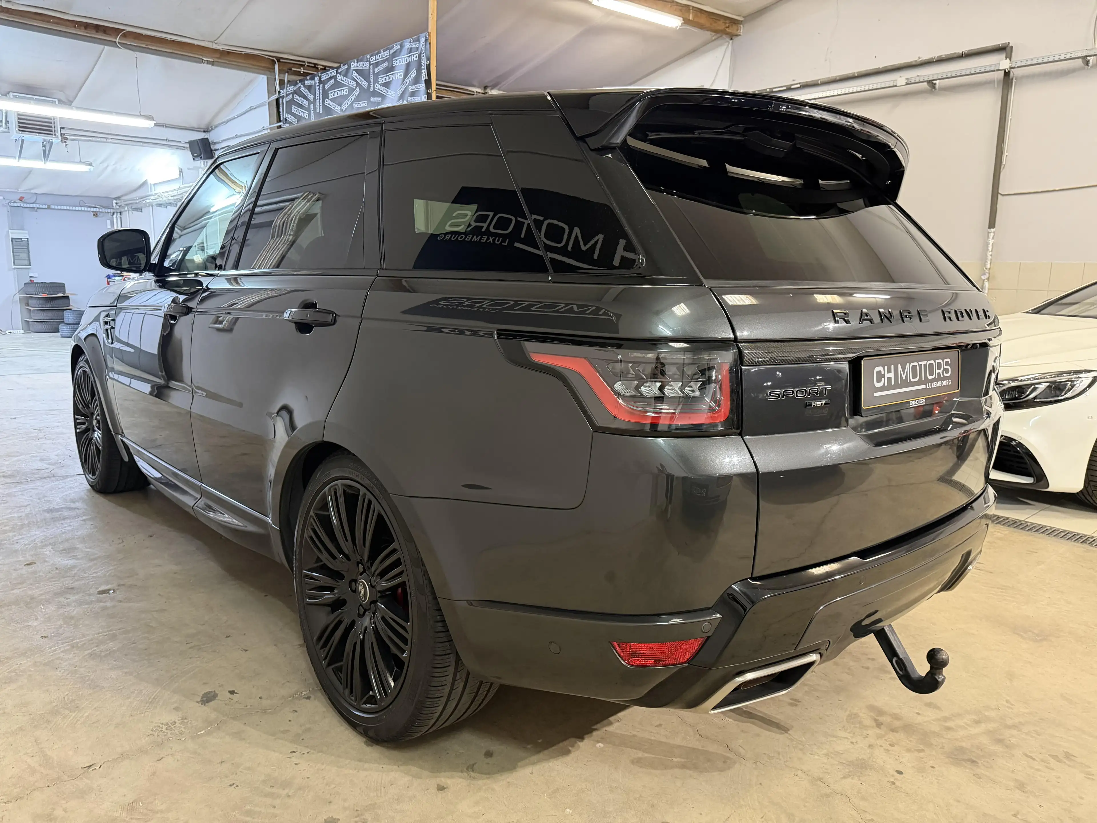 Land Rover Range Rover Sport P400 HST — photo 5