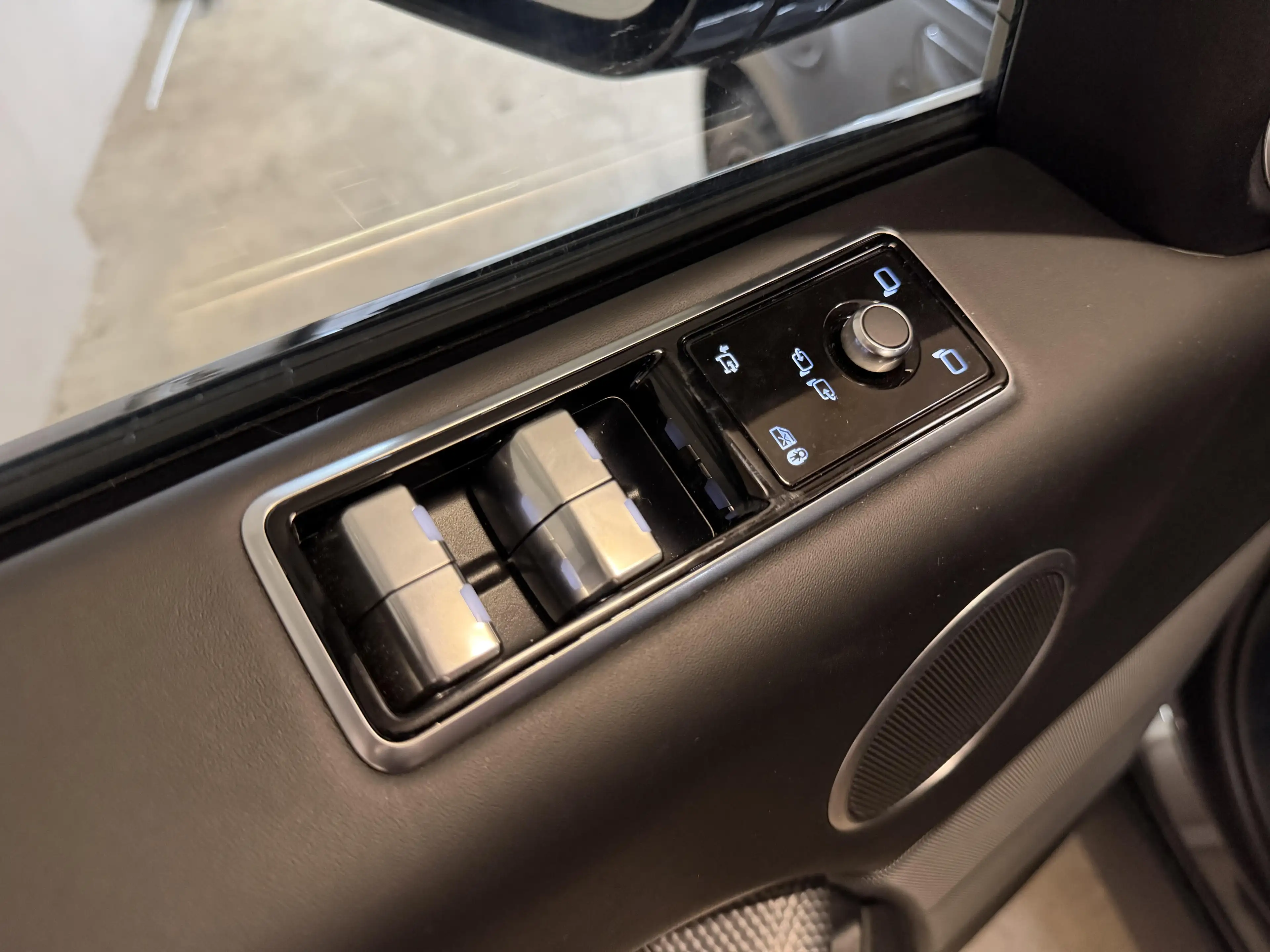 Land Rover Range Rover Sport P400 HST — photo 12
