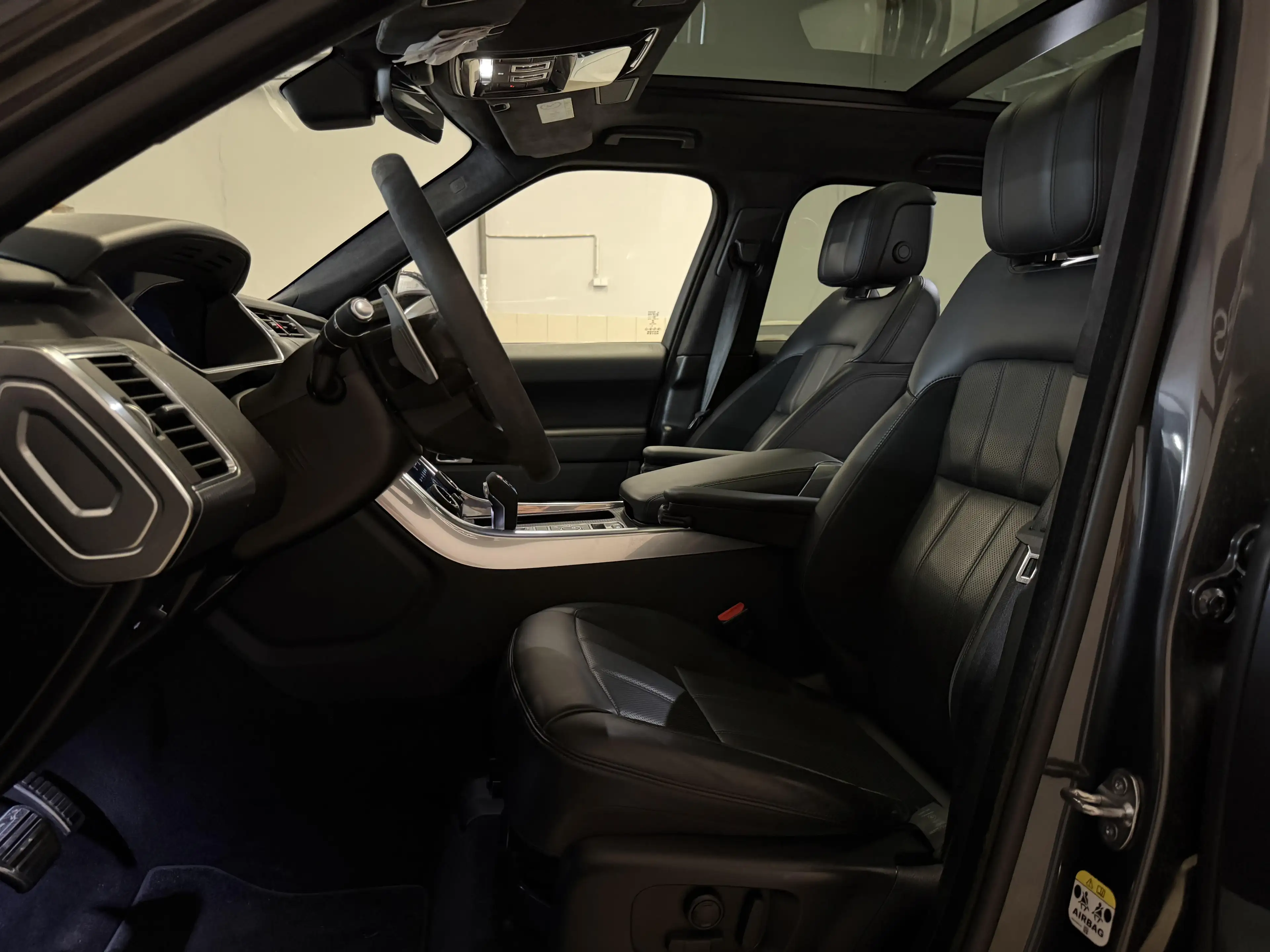 Land Rover Range Rover Sport P400 HST — photo 15
