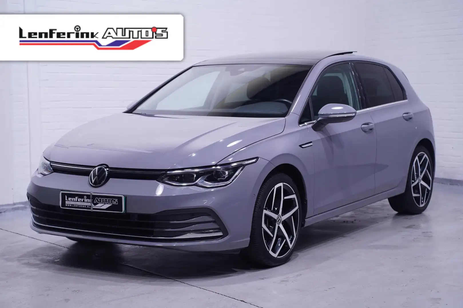 Volkswagen Golf 1.5 eTSI Style Panodak Led matrix Apple Carplay Wi Grijs - 1