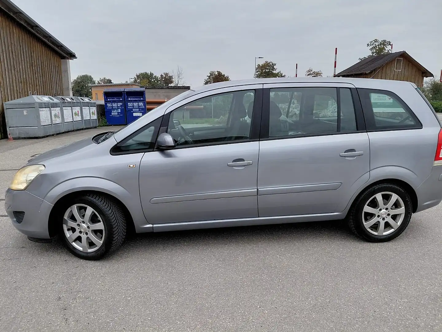 Opel Zafira 1,9 CDTI Style DPF Aut. Grau - 2