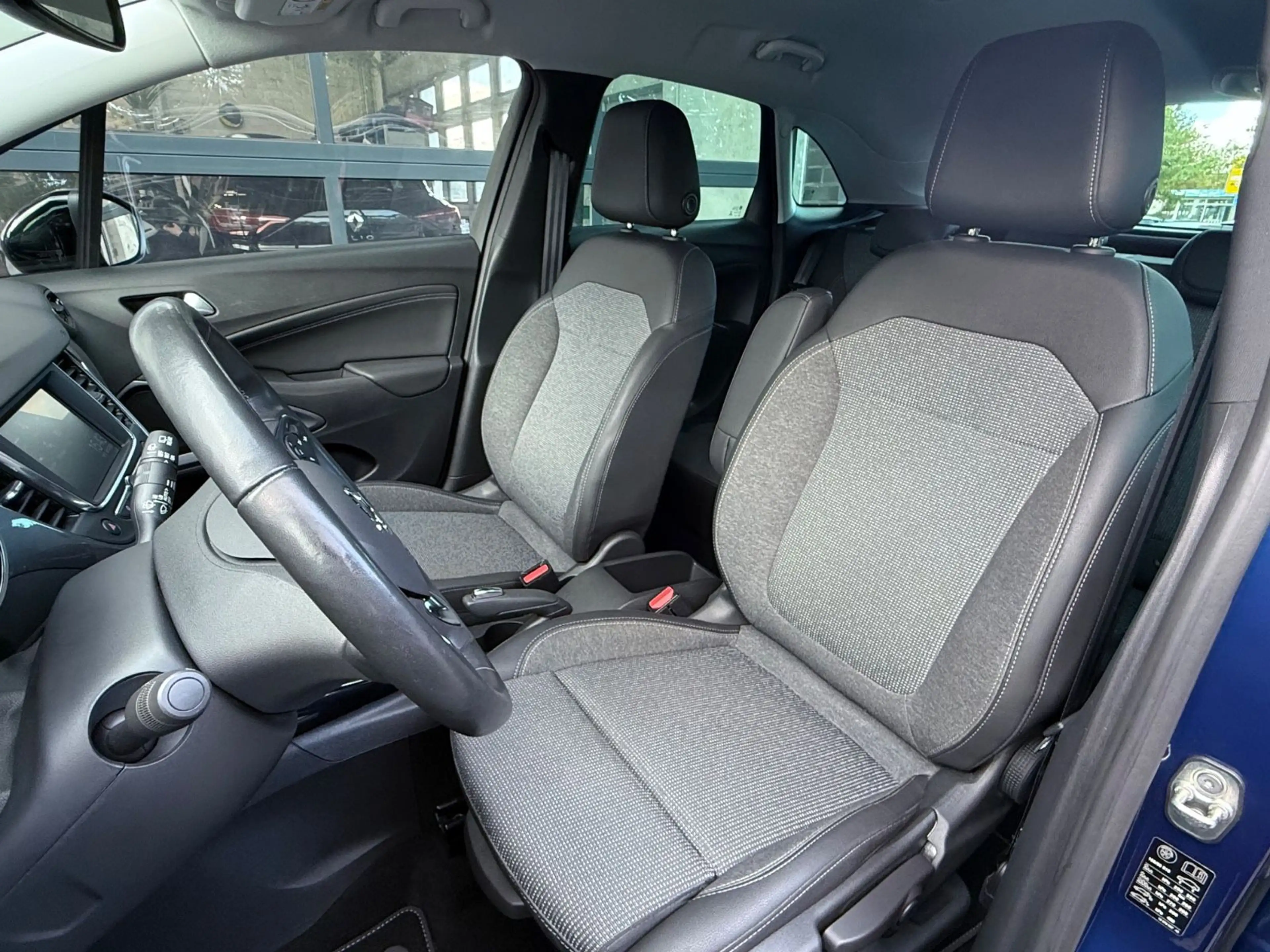 Opel Crossland X Elegance — photo 13