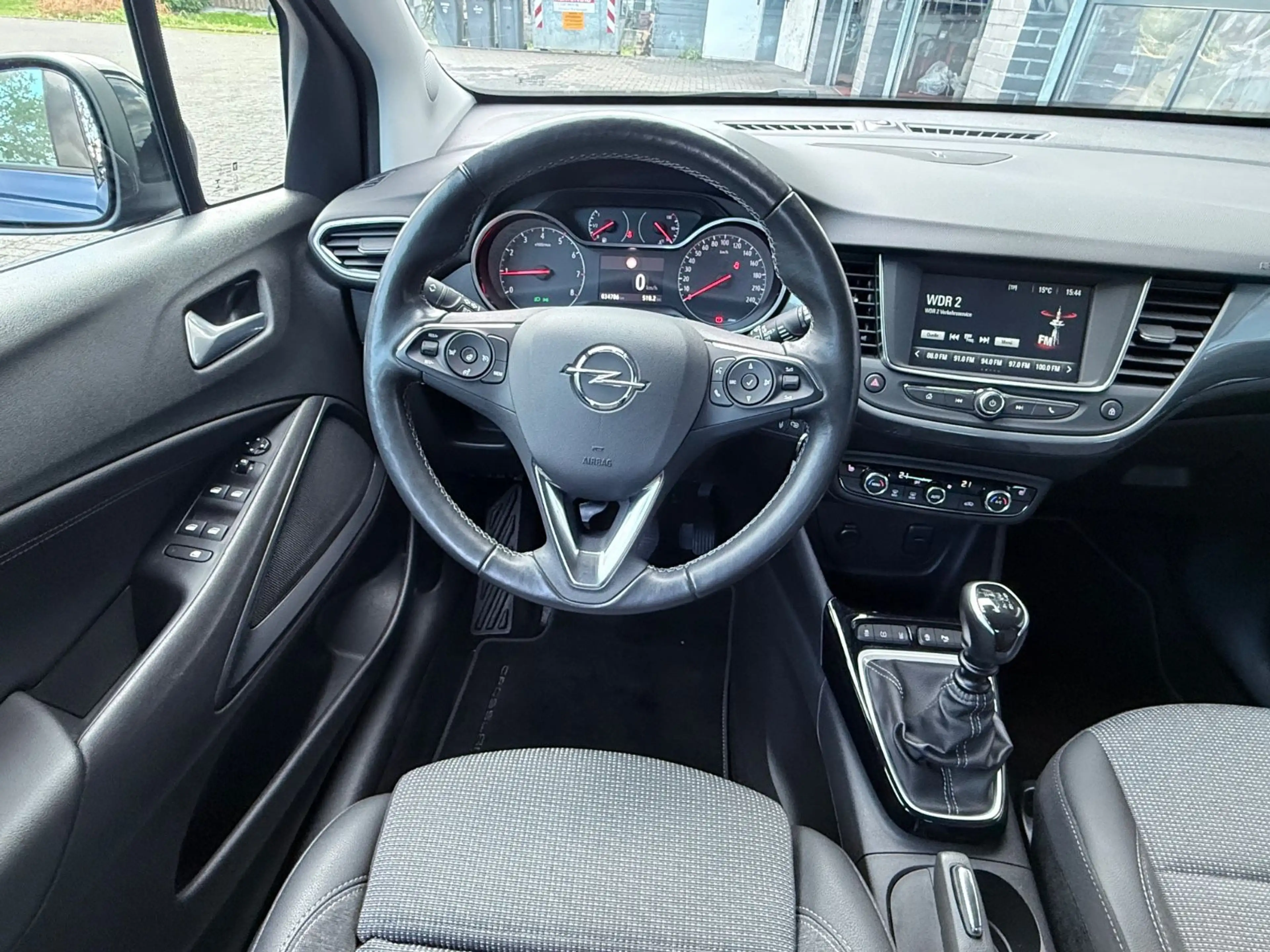 Opel Crossland X Elegance — photo 9