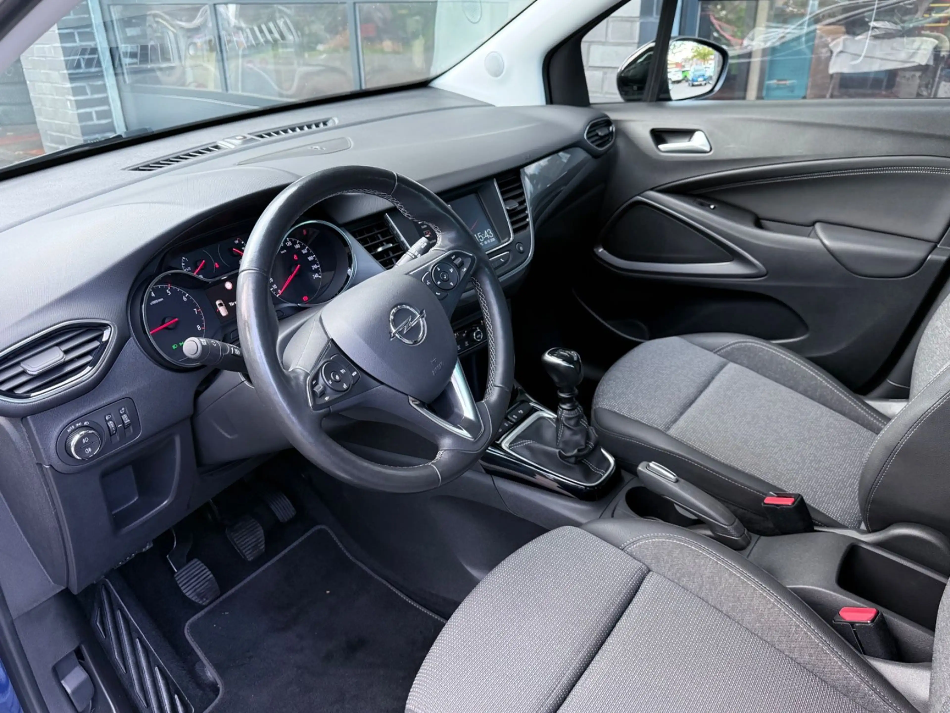 Opel Crossland X Elegance — photo 10
