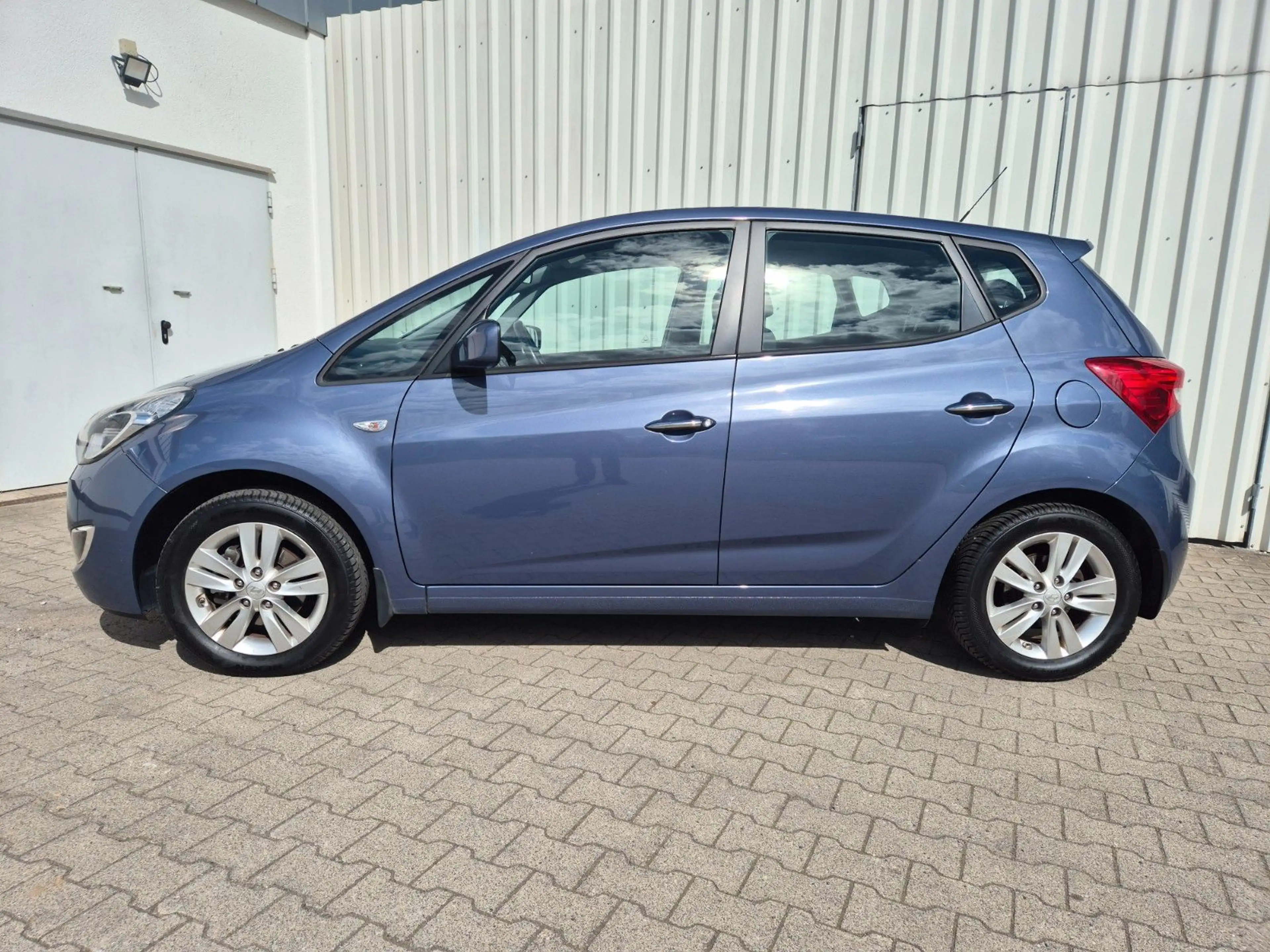 Hyundai iX20 1.4 -- SCHECKHEFT -- ANHÄNGERKUPPLUNG -- — photo 2