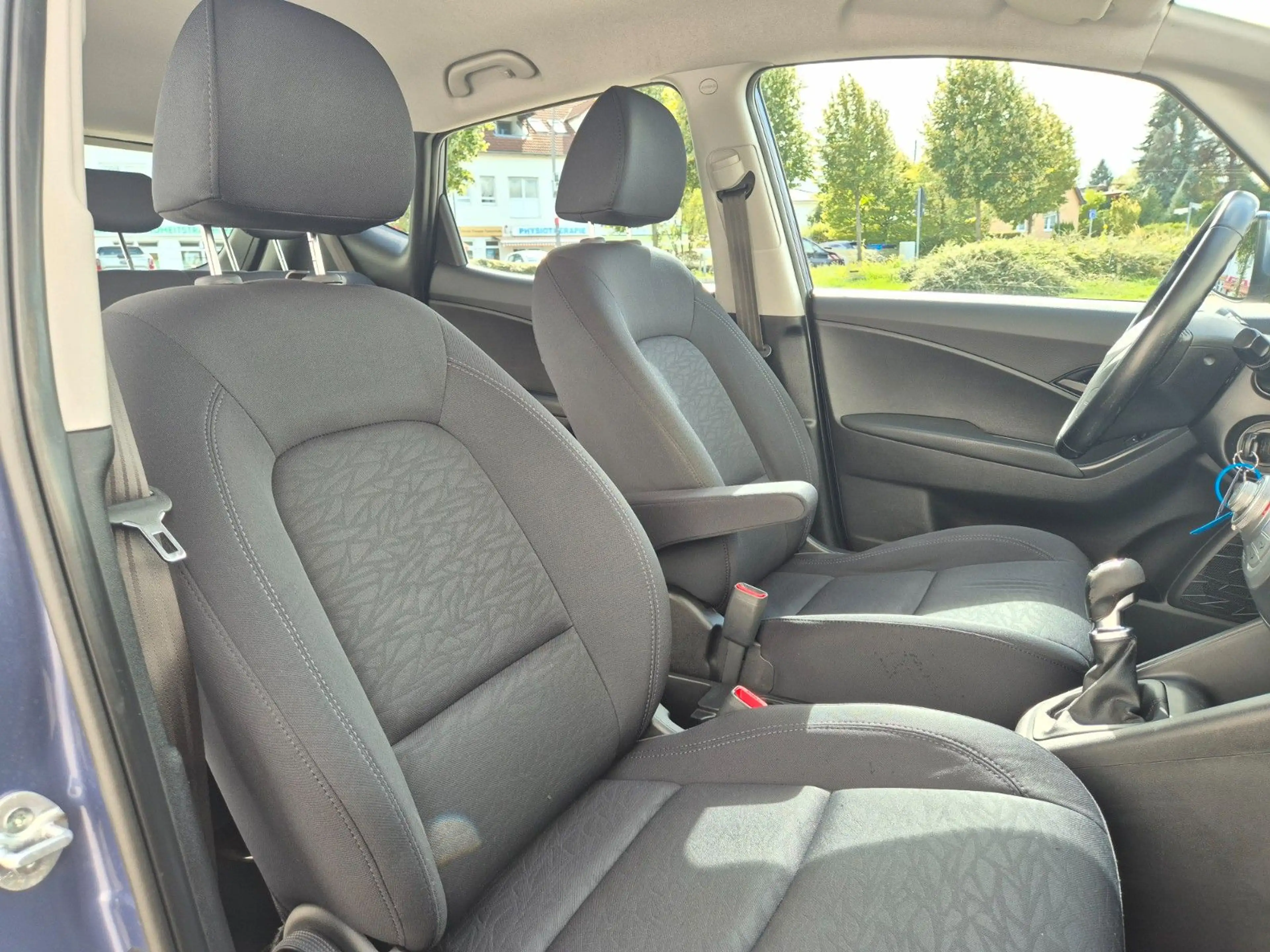 Hyundai iX20 1.4 -- SCHECKHEFT -- ANHÄNGERKUPPLUNG -- — photo 6