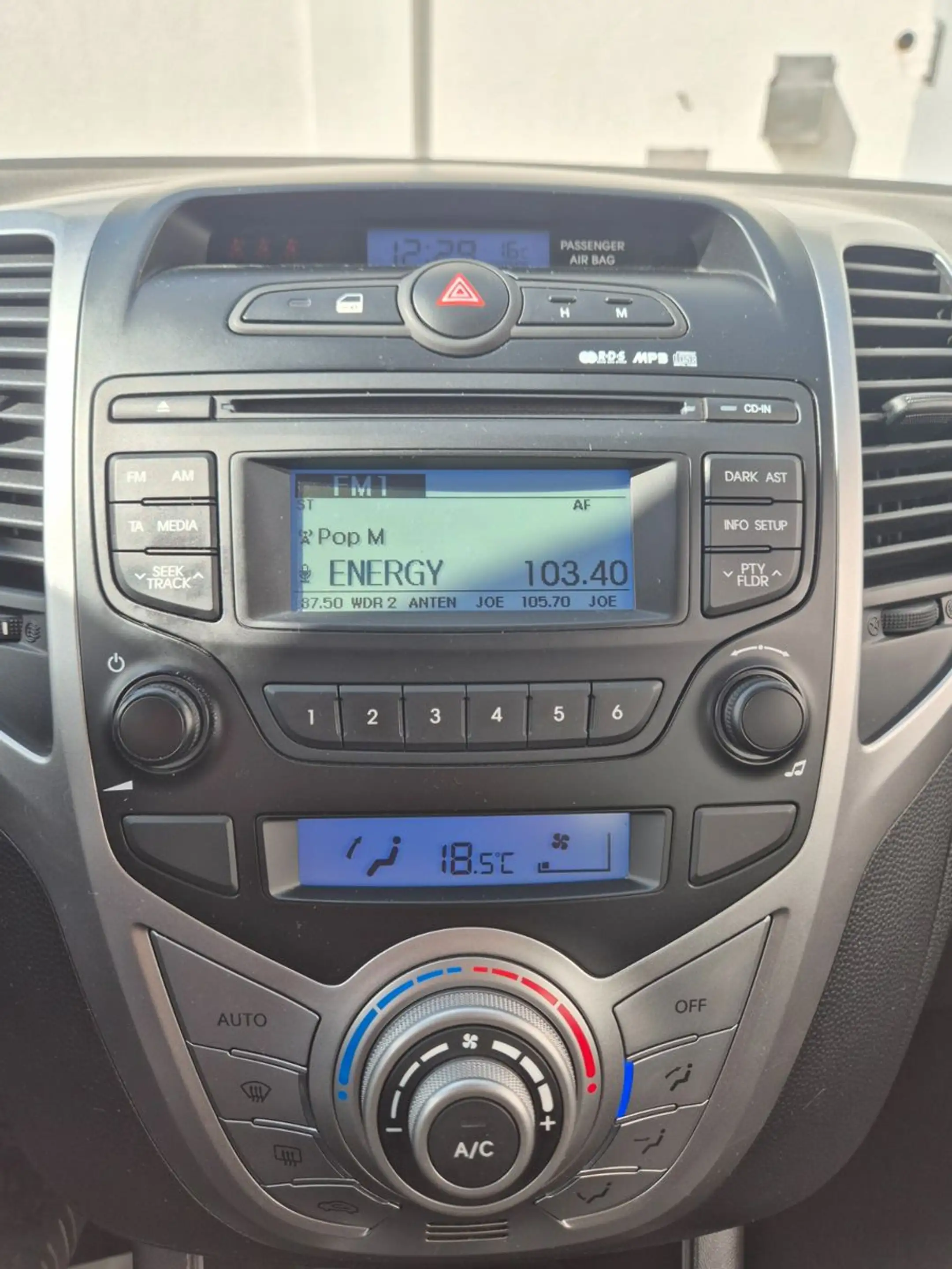 Hyundai iX20 1.4 -- SCHECKHEFT -- ANHÄNGERKUPPLUNG -- — photo 11