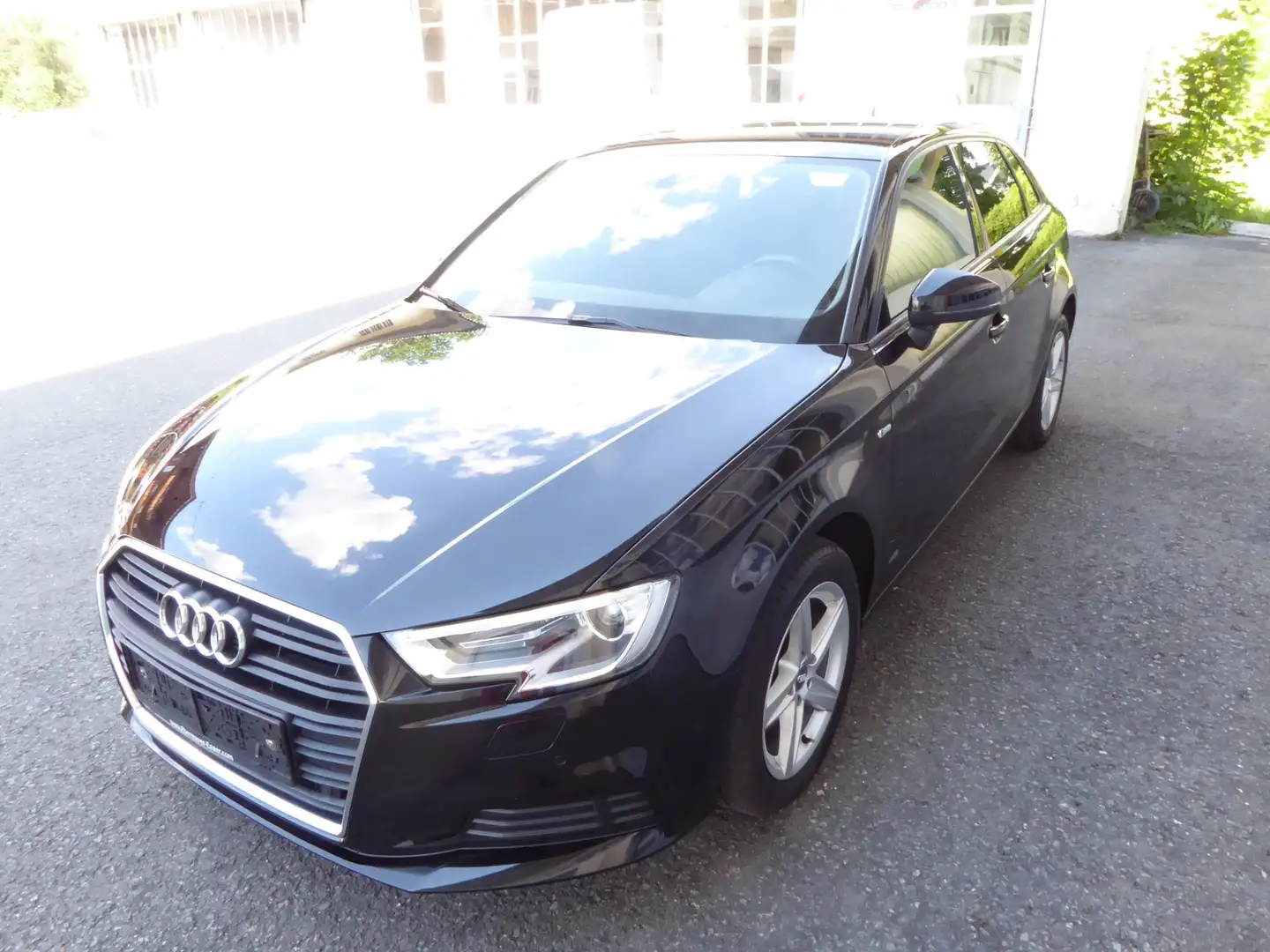 Audi A3 Sportback 1.6 TDI Schwarz - 1