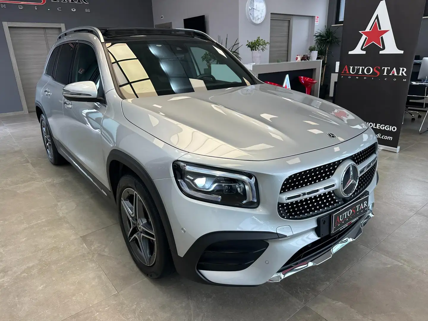 Mercedes-Benz GLB 220 220 d Premium 4matic auto Grijs - 2