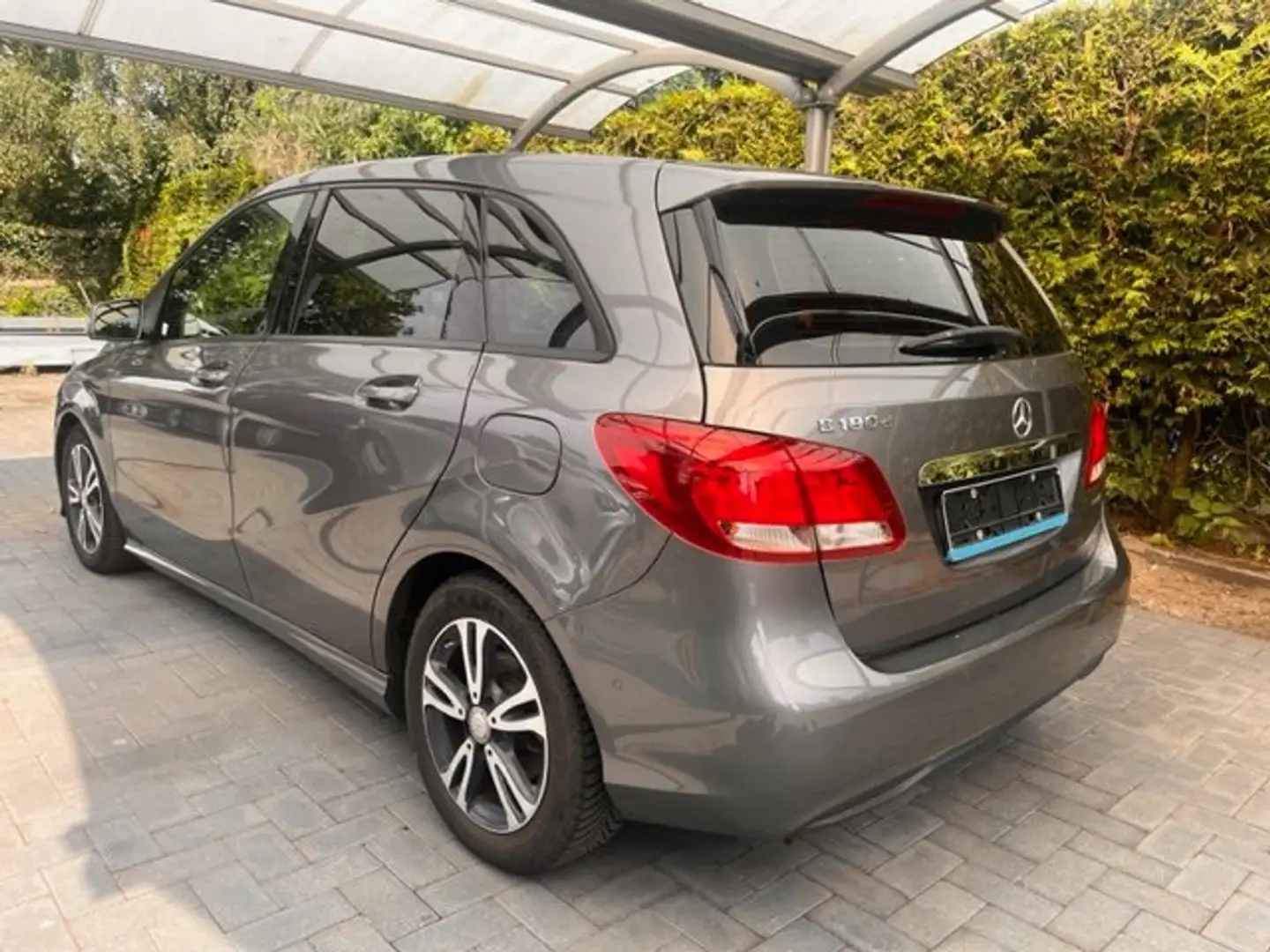 Mercedes-Benz B 180 B 180 d Edition B Gris - 1