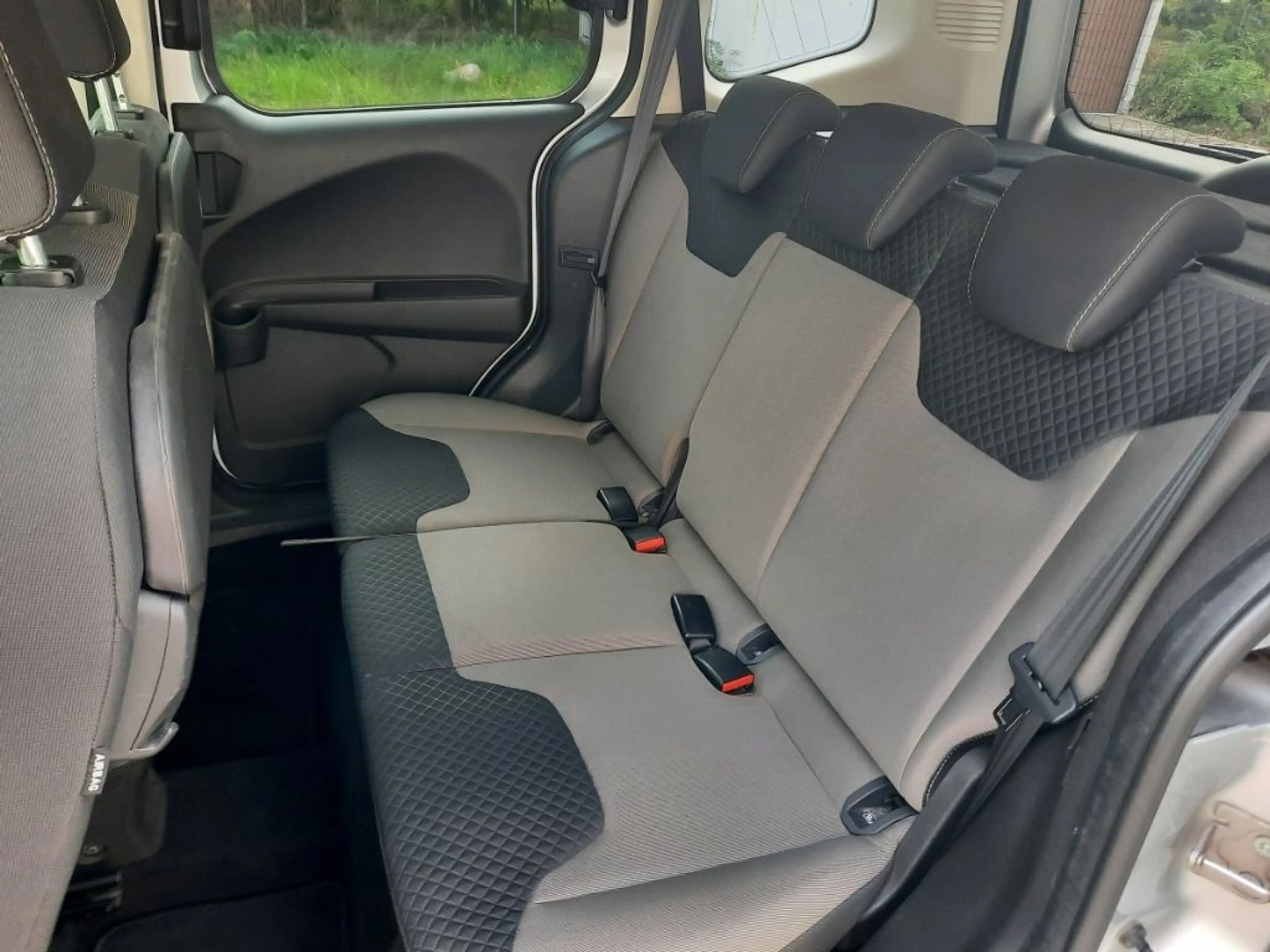 Ford Tourneo Courier 1.0 EcoBoost Titanium AHZV — photo 10