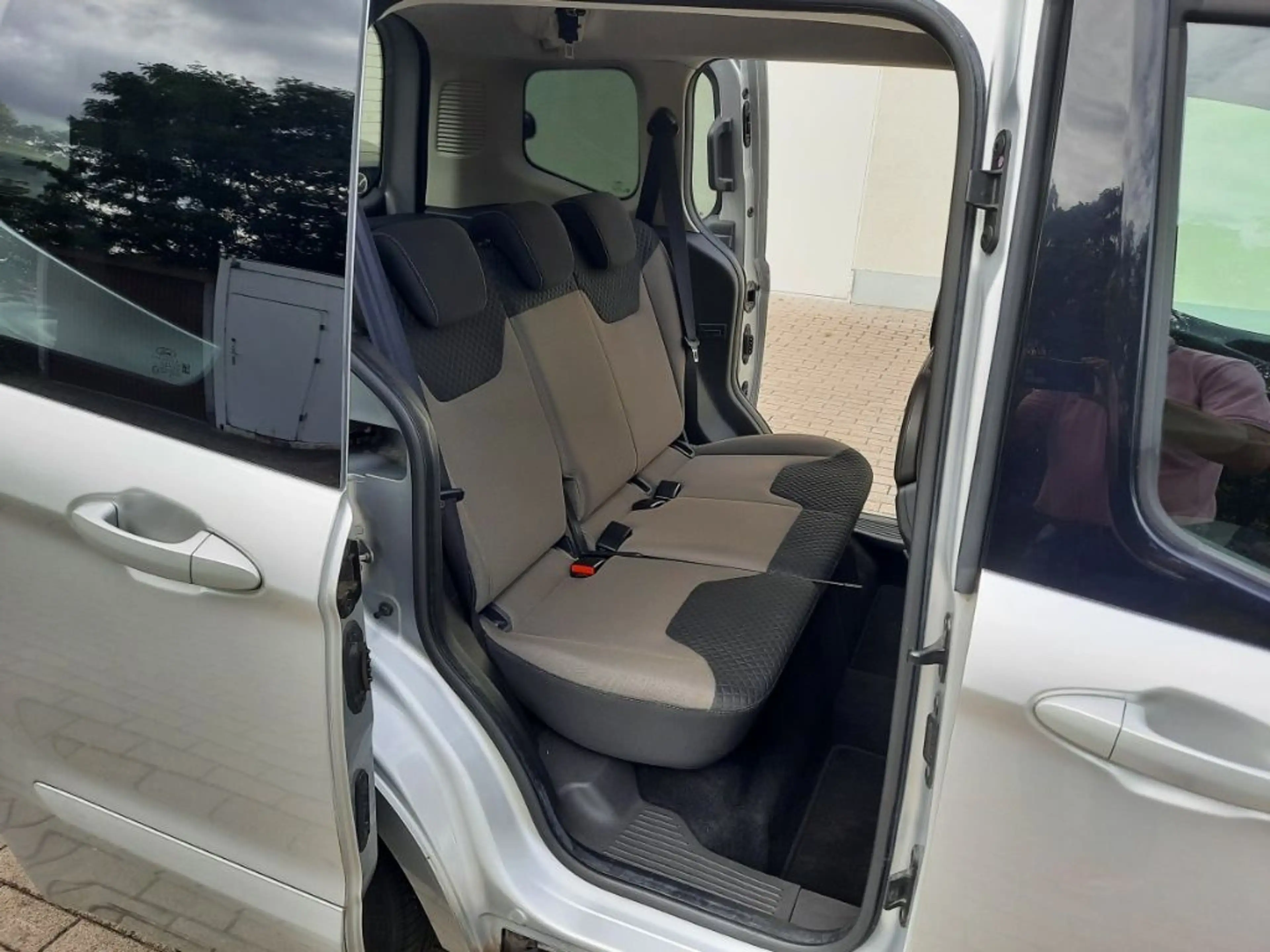 Ford Tourneo Courier 1.0 EcoBoost Titanium AHZV — photo 11