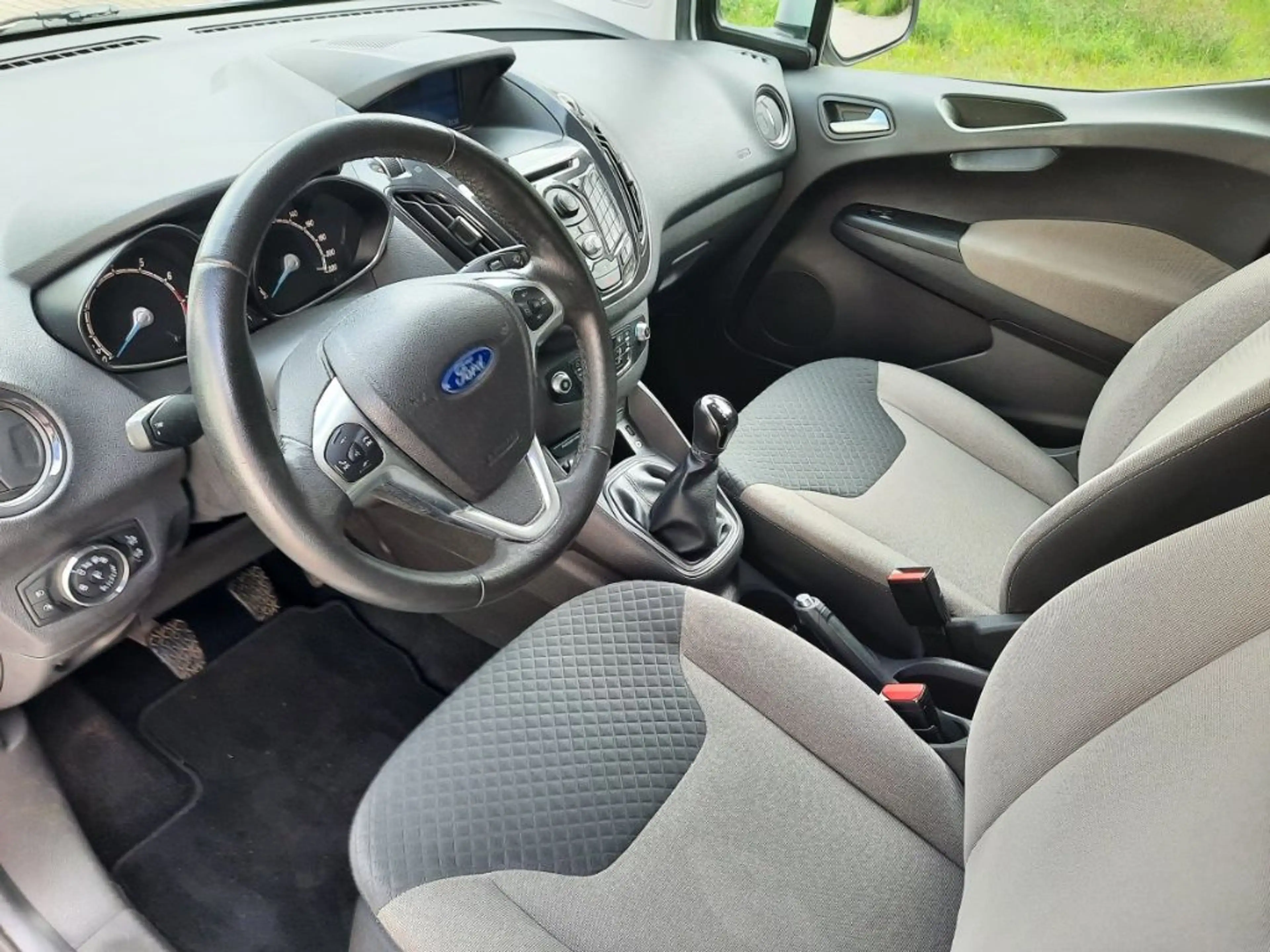 Ford Tourneo Courier 1.0 EcoBoost Titanium AHZV — photo 12