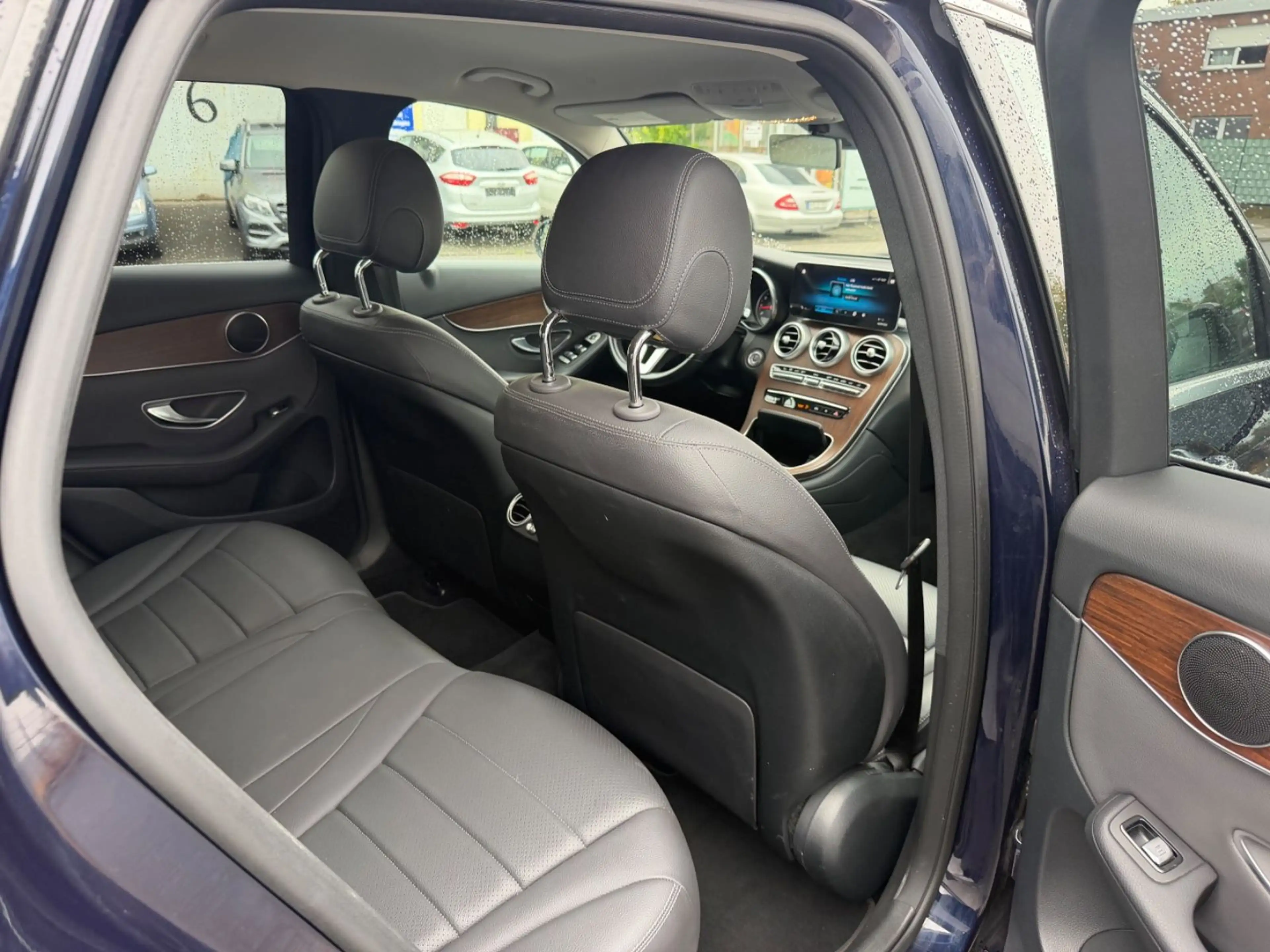 Mercedes-Benz GLC 300 AMG Line — photo 15