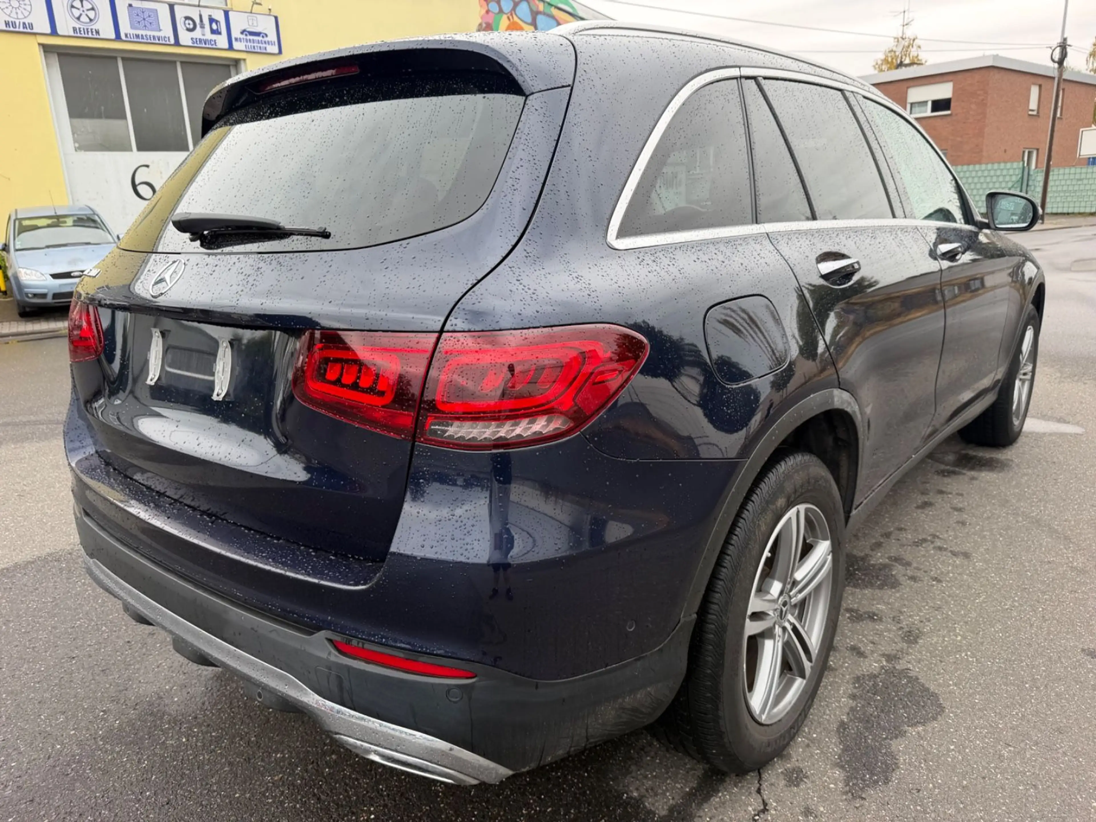 Mercedes-Benz GLC 300 AMG Line — photo 5