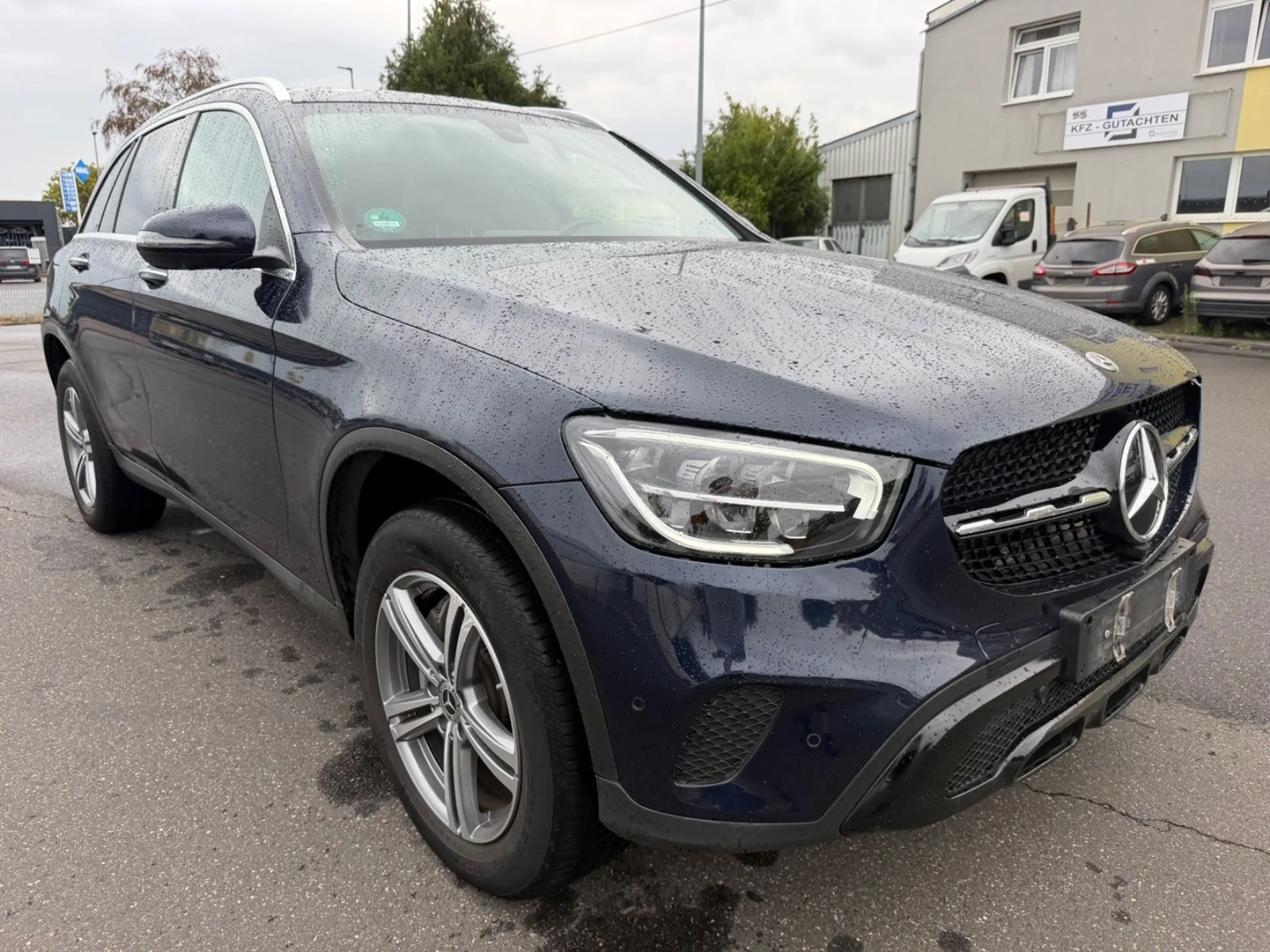 Mercedes-Benz GLC 300 AMG Line — photo 3