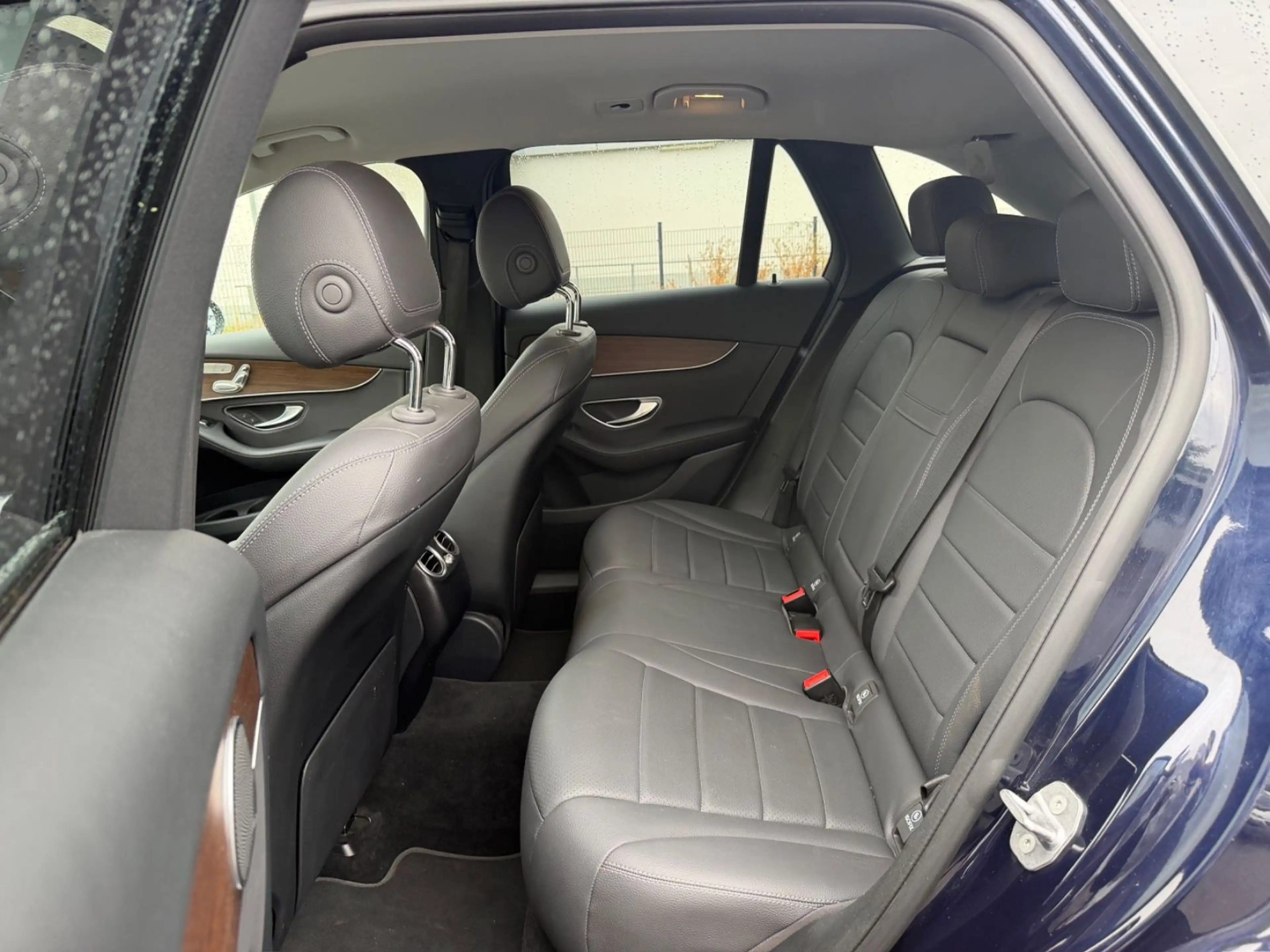 Mercedes-Benz GLC 300 AMG Line — photo 12