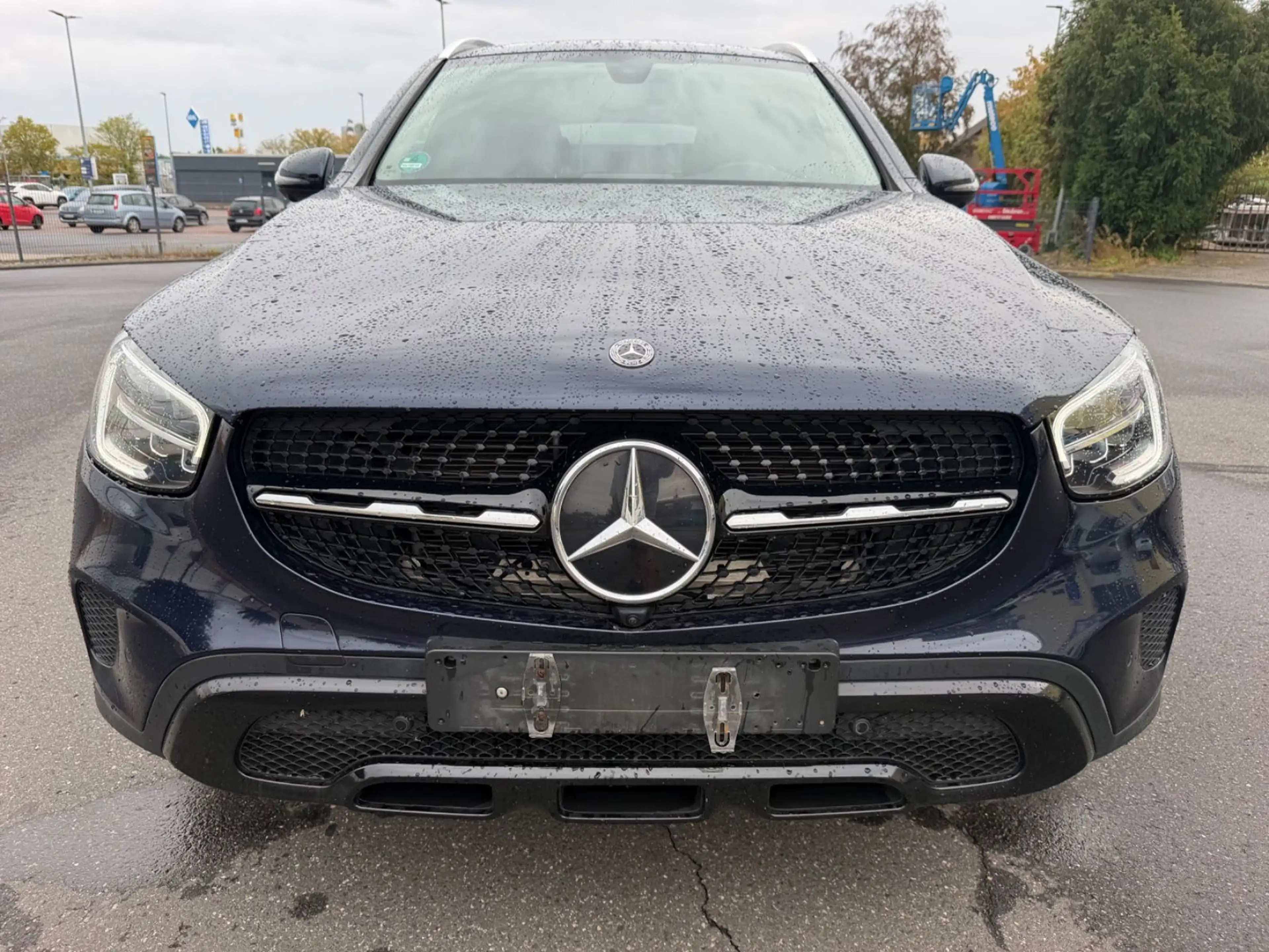 Mercedes-Benz GLC 300 AMG Line — photo 2