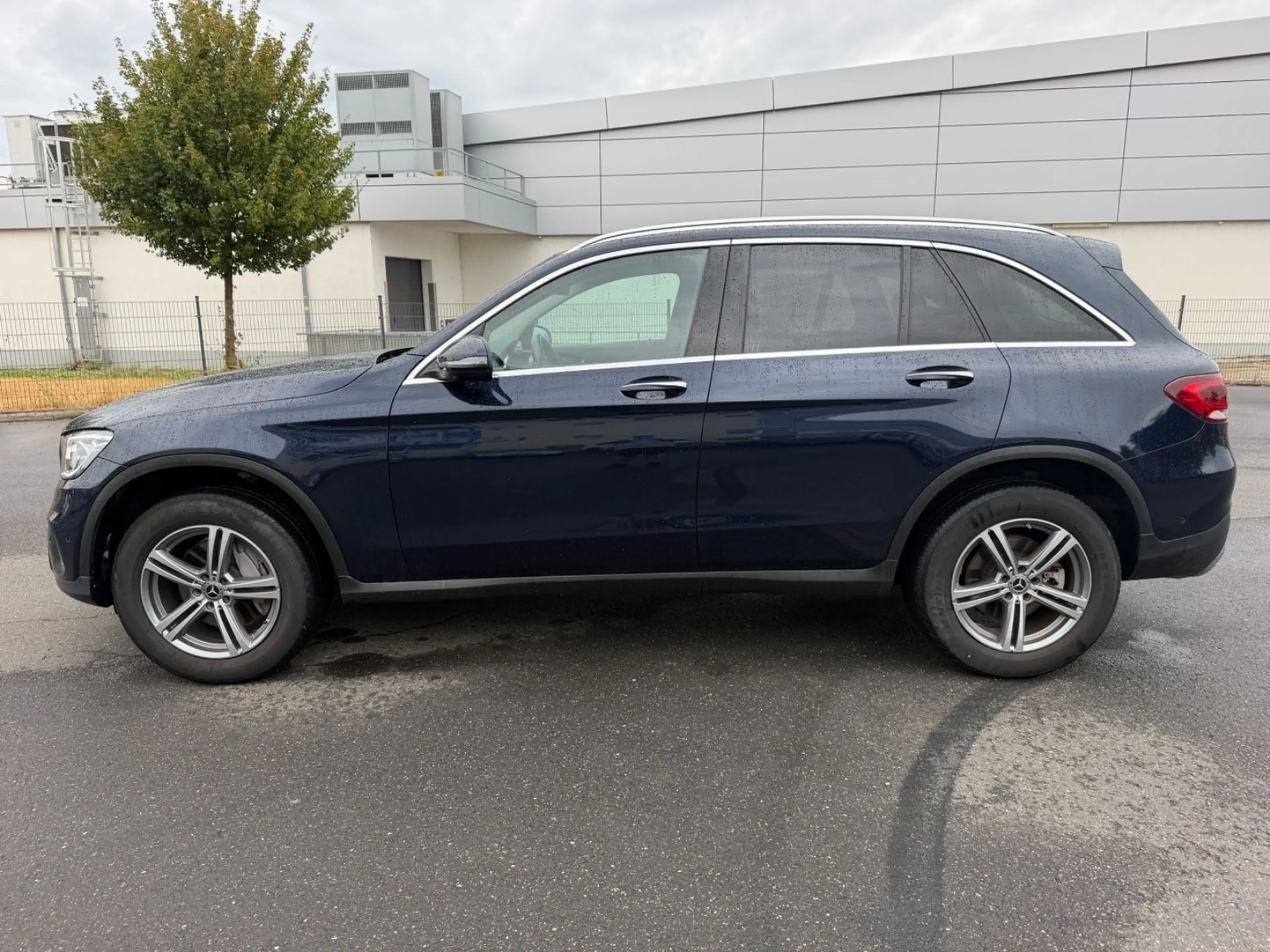 Mercedes-Benz GLC 300 AMG Line — photo 8