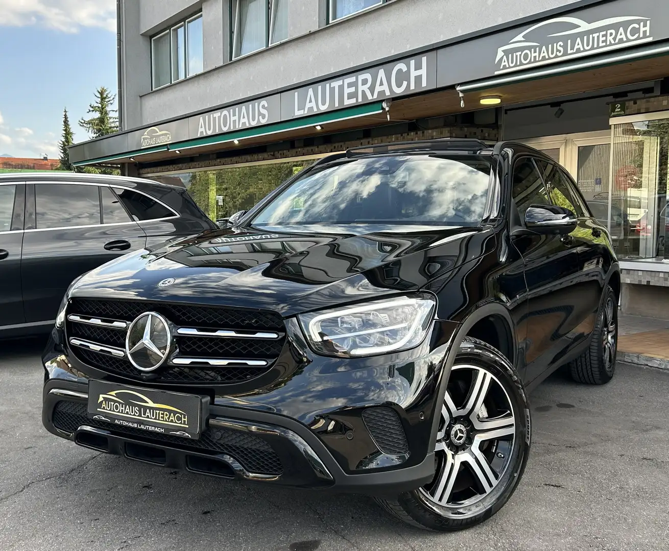 Mercedes-Benz GLC 300 GLC 300 e 4Matic *PANORAMA *NIGHT *360° *19"LM Schwarz - 1