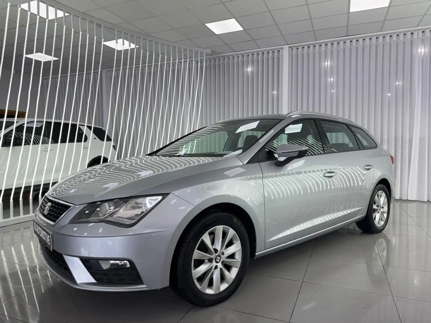 SEAT Leon ST 1.6 TDI 85kW DSG7 SS Style Edition Gris - 1