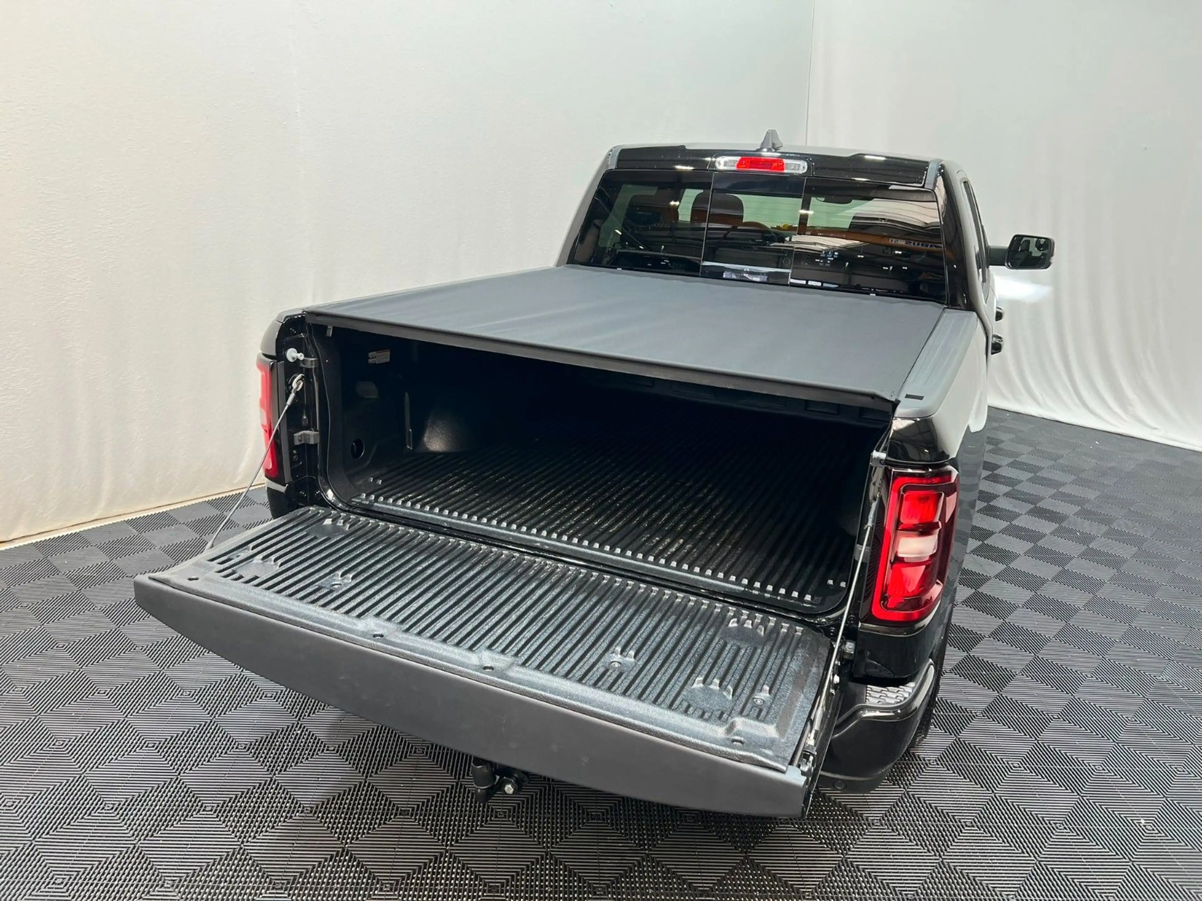 Dodge RAM 1500 Sport Crew Cab Hemi V8 — photo 8