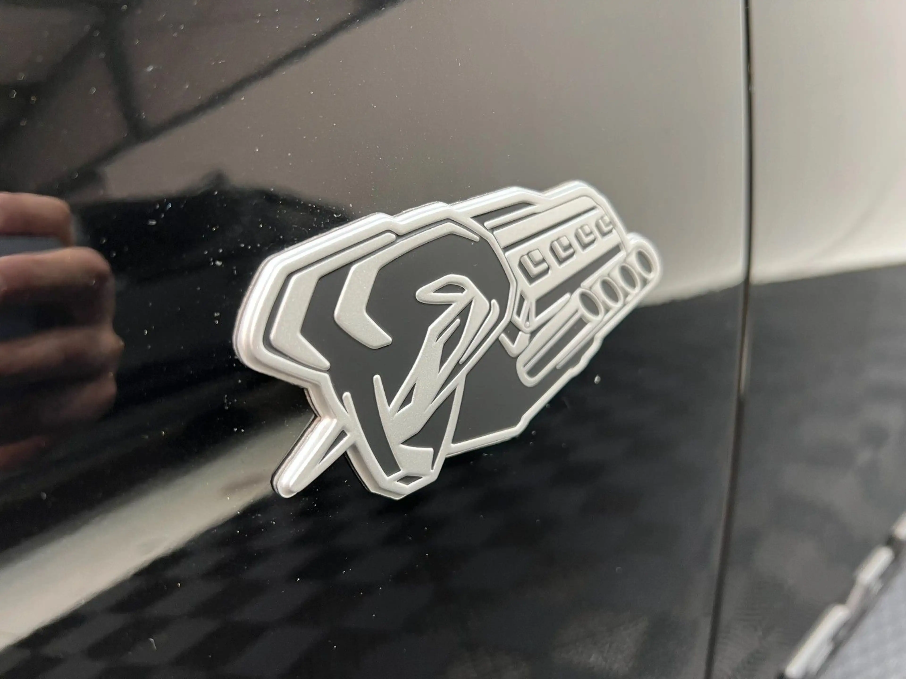 Dodge RAM 1500 Sport Crew Cab Hemi V8 — photo 12