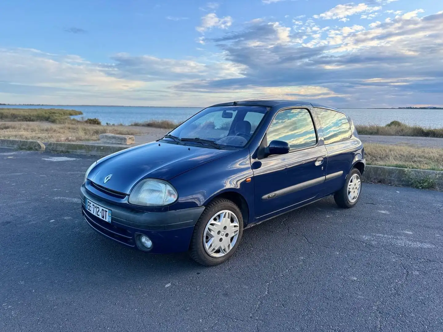 Renault Clio Clio 1.6i Initiale Blau - 1