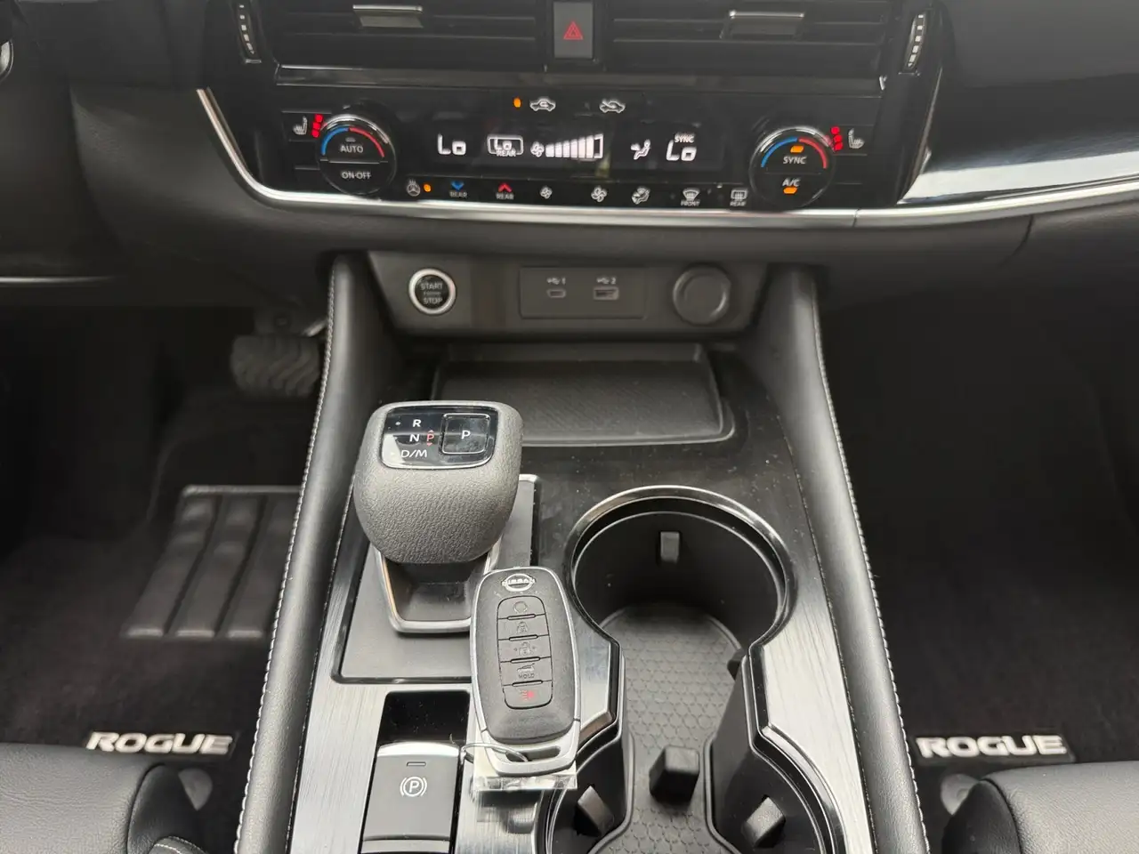Nissan Rogue снимка Nissan Rogue