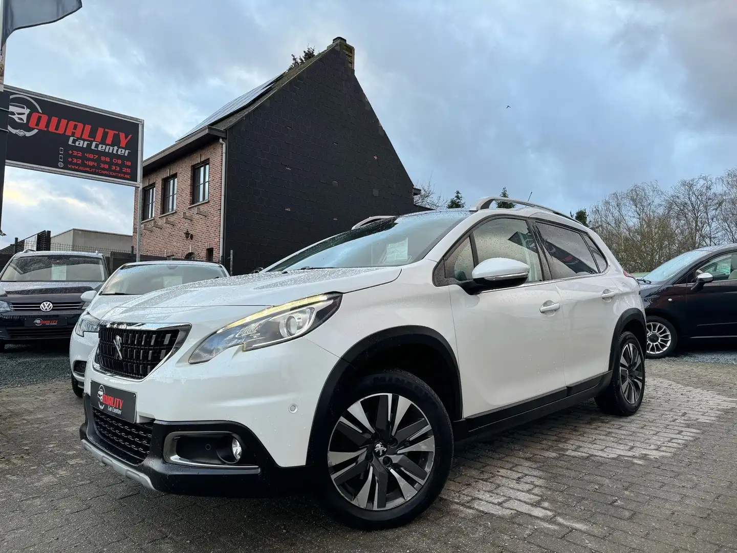 Peugeot 2008 1.2 PureTech Allure S   107000 km  AUTOMAAT Weiß - 1