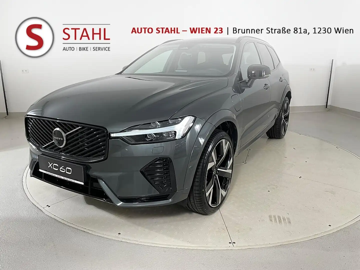 Volvo XC60 T6 AWD PHEV 4 Life 18,8kWh Ultra Dark Aut. | St... Grün - 1