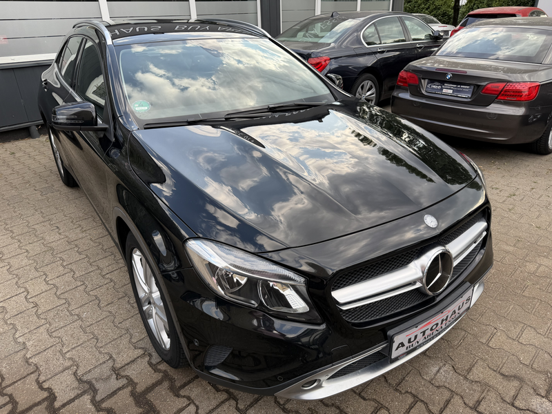 Mercedes-Benz GLA 220 CDI/d Urban 7G-DCT SUV Schwarz Voll Leder Navi Kamera — photo 16