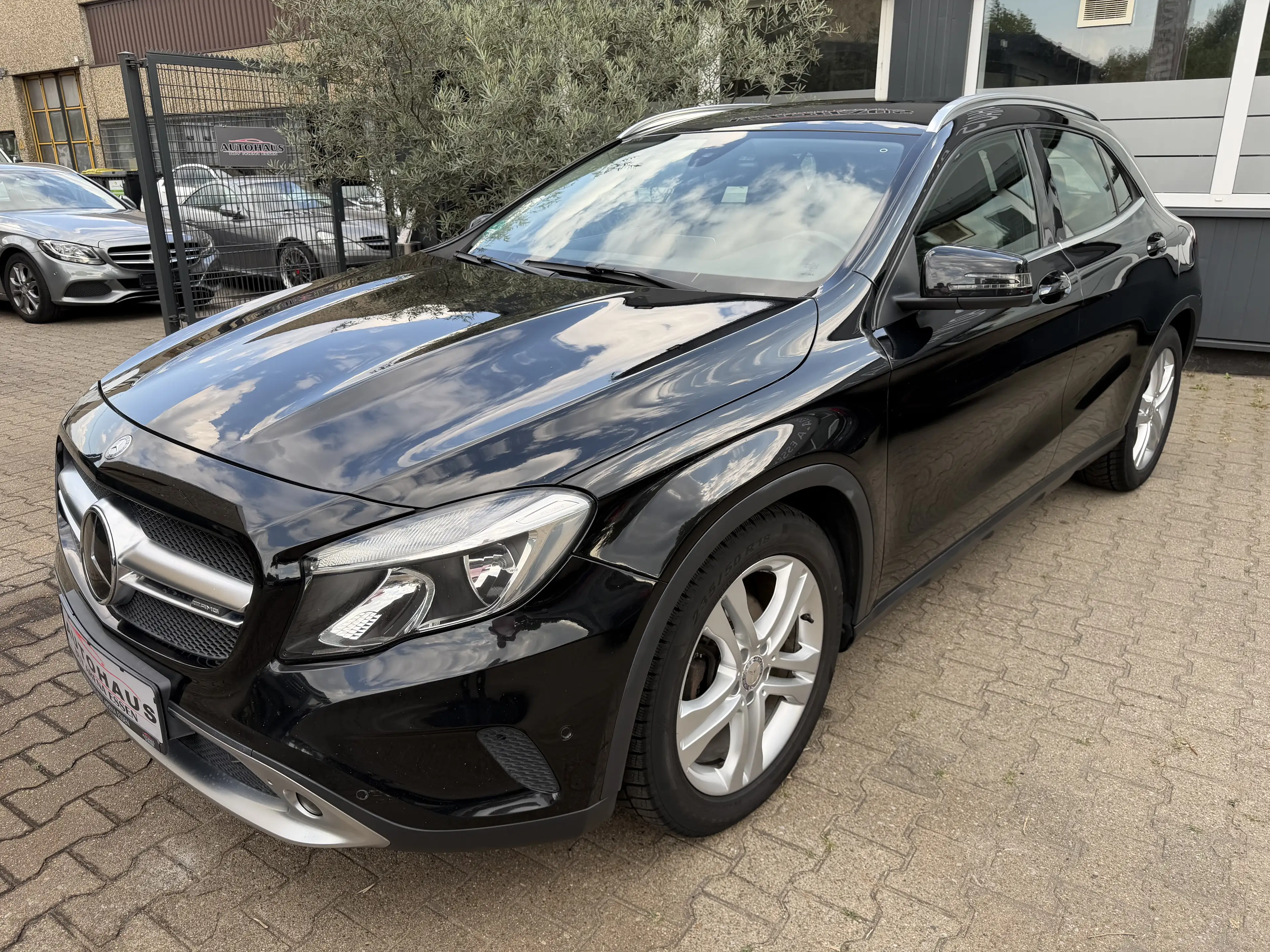 Mercedes-Benz GLA 220 CDI/d Urban 7G-DCT SUV Schwarz Voll Leder Navi Kamera — photo 9