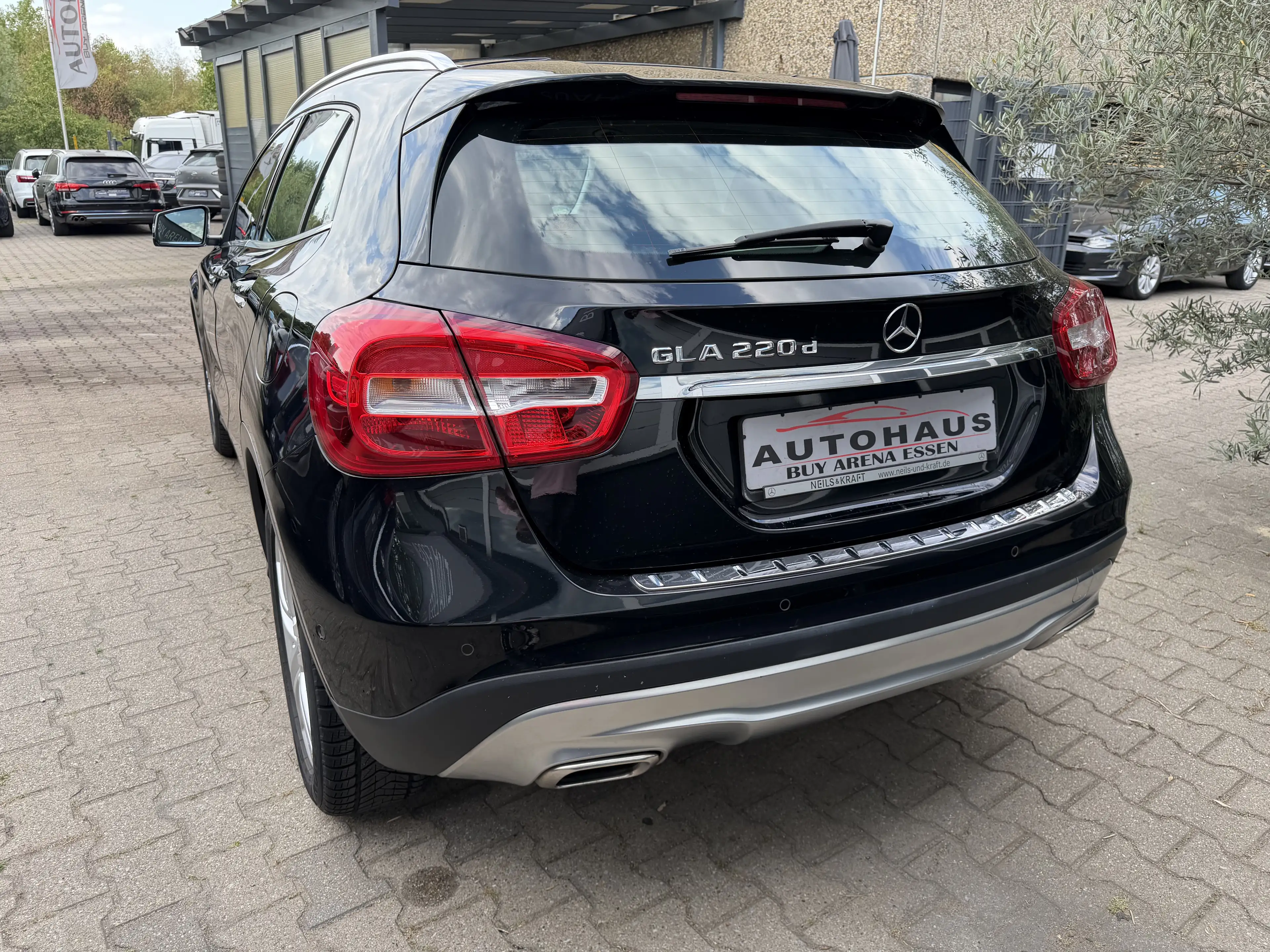 Mercedes-Benz GLA 220 CDI/d Urban 7G-DCT SUV Schwarz Voll Leder Navi Kamera — photo 3