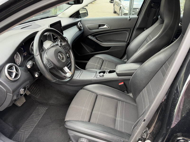 Mercedes-Benz GLA 220 CDI/d Urban 7G-DCT SUV Schwarz Voll Leder Navi Kamera — photo 7