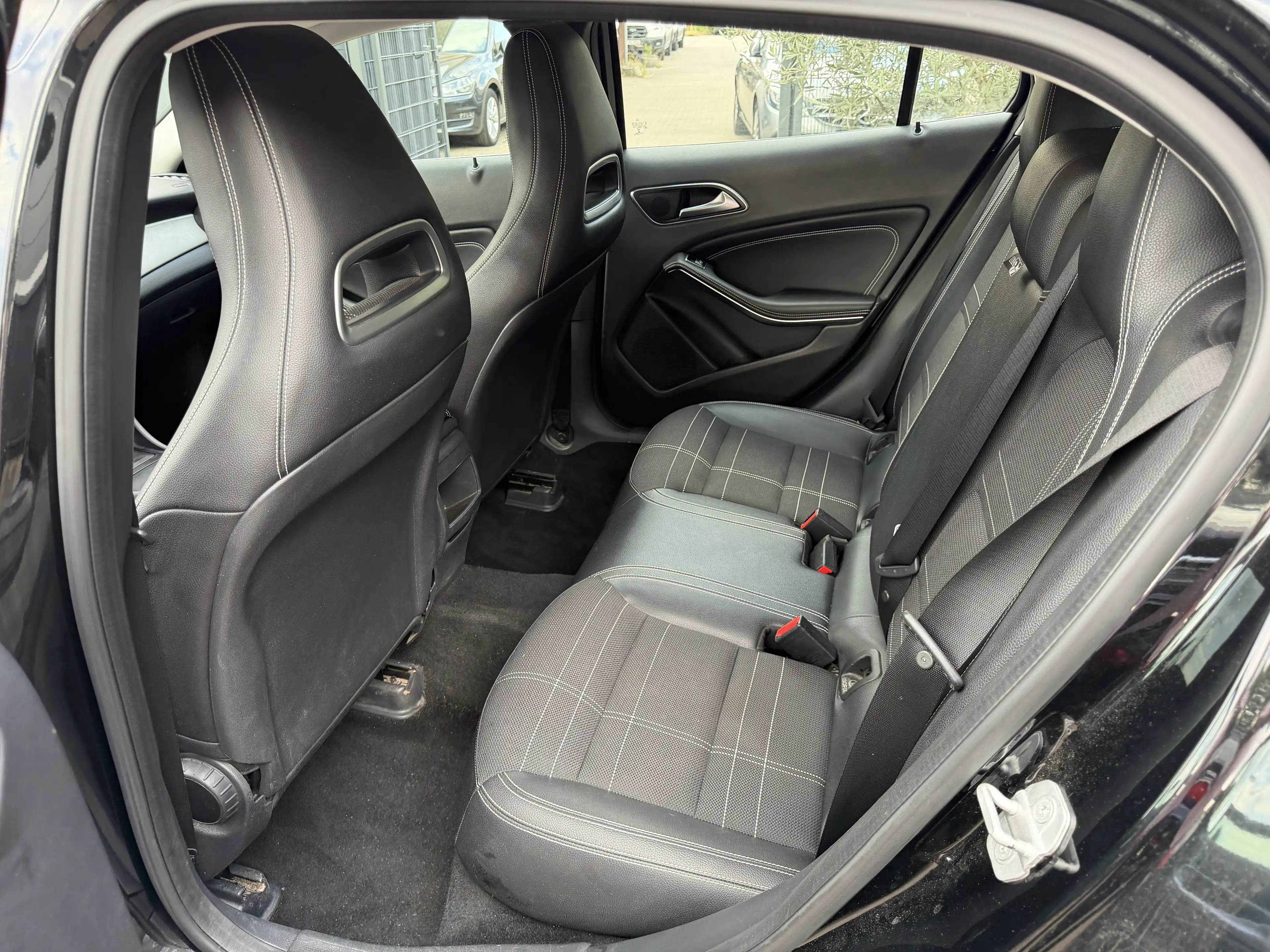 Mercedes-Benz GLA 220 CDI/d Urban 7G-DCT SUV Schwarz Voll Leder Navi Kamera — photo 15