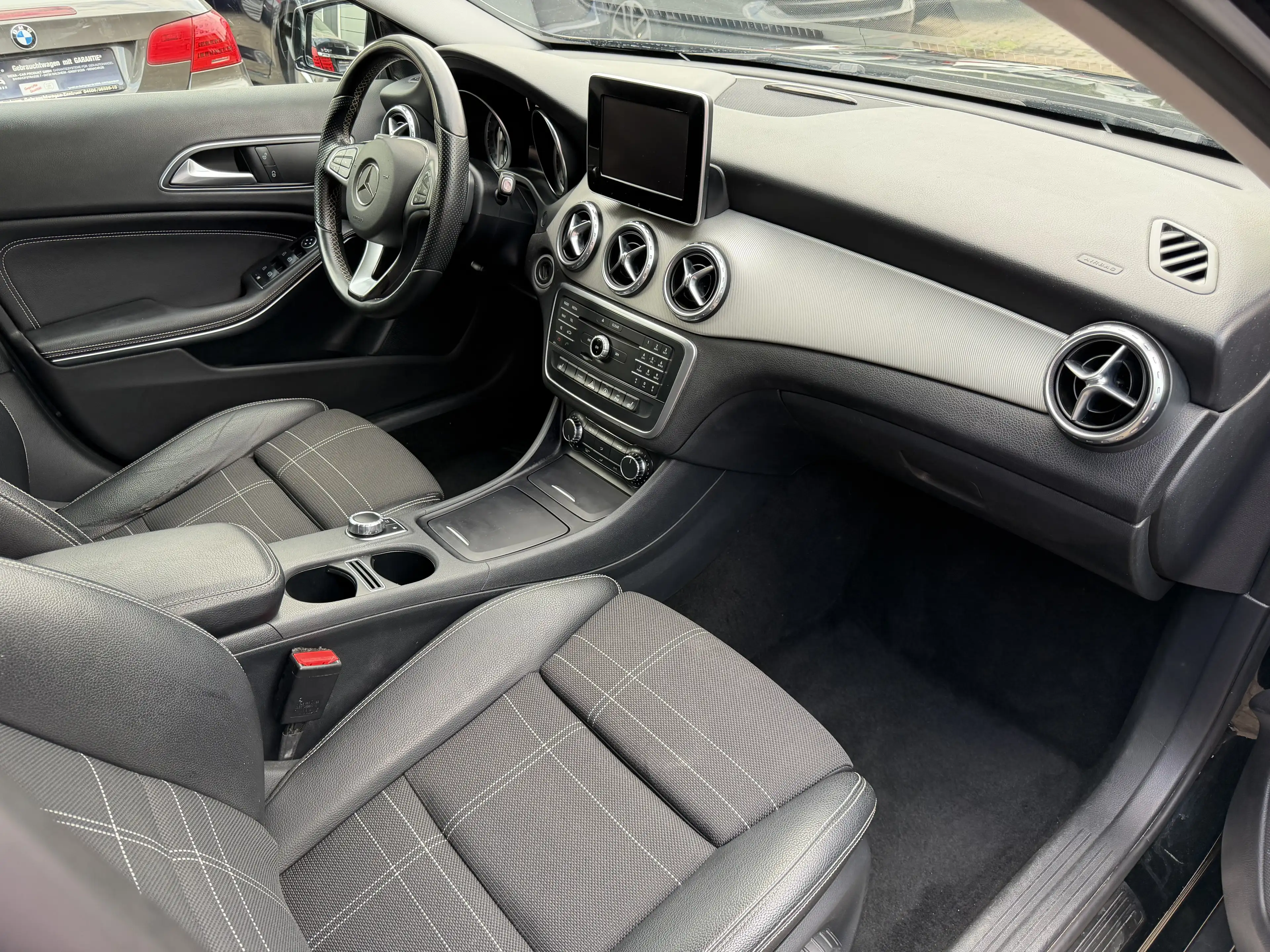 Mercedes-Benz GLA 220 CDI/d Urban 7G-DCT SUV Schwarz Voll Leder Navi Kamera — photo 18