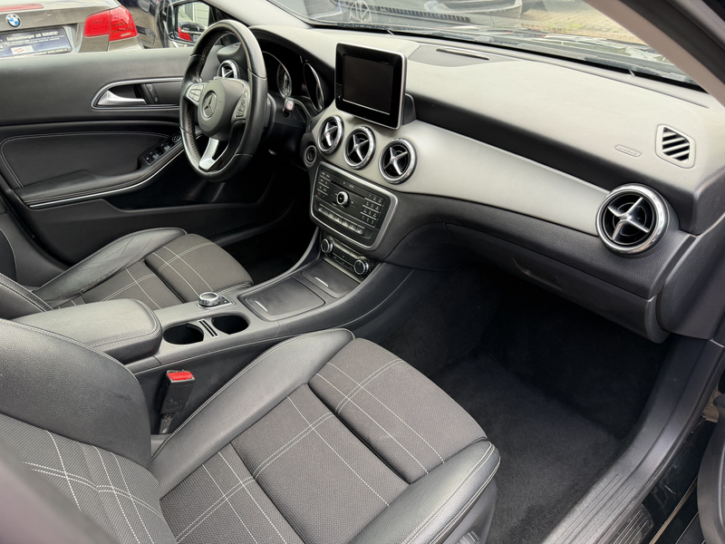Mercedes-Benz GLA 220 CDI/d Urban 7G-DCT SUV Schwarz Voll Leder Navi Kamera — photo 18
