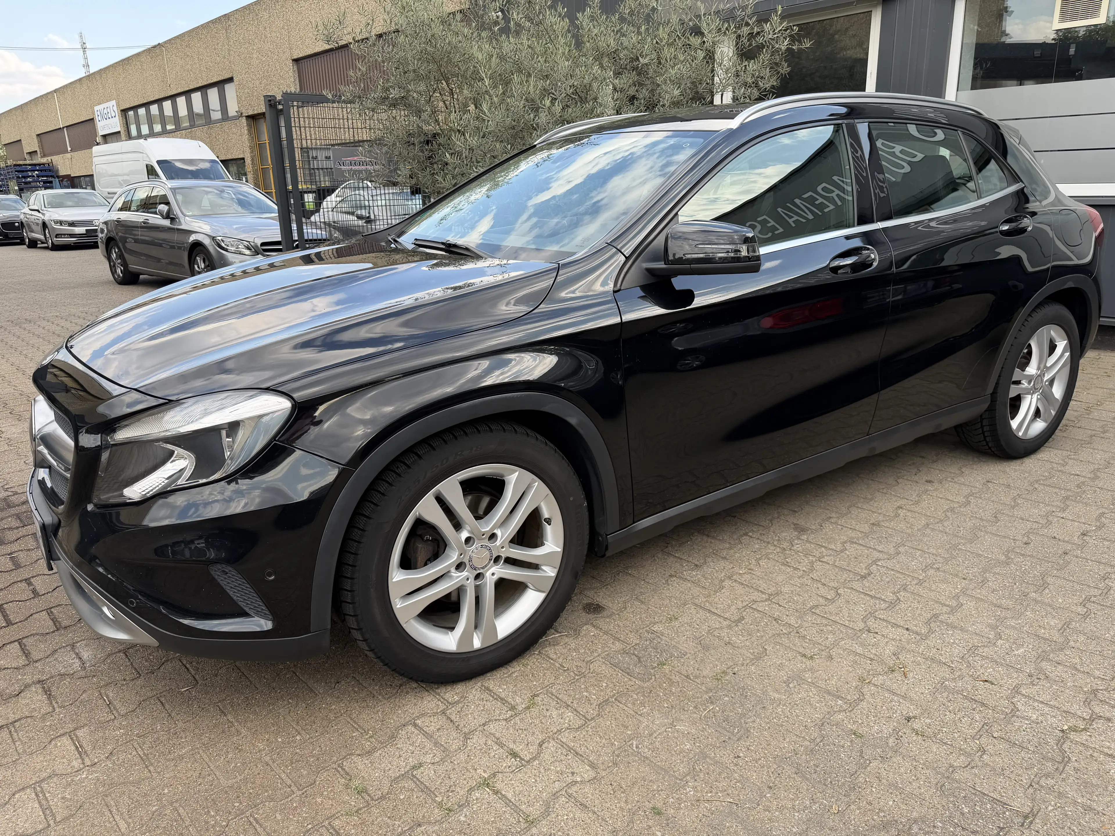 Mercedes-Benz GLA 220 CDI/d Urban 7G-DCT SUV Schwarz Voll Leder Navi Kamera — photo 11