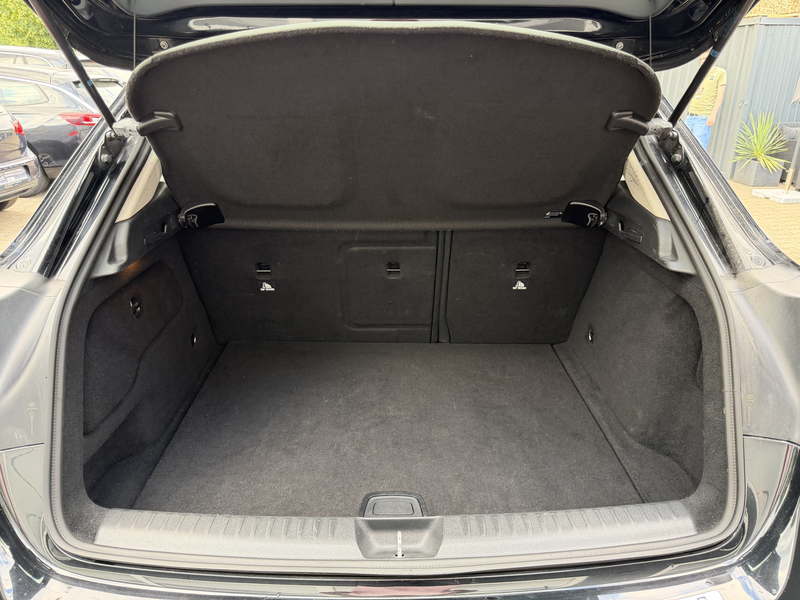 Mercedes-Benz GLA 220 CDI/d Urban 7G-DCT SUV Schwarz Voll Leder Navi Kamera — photo 17