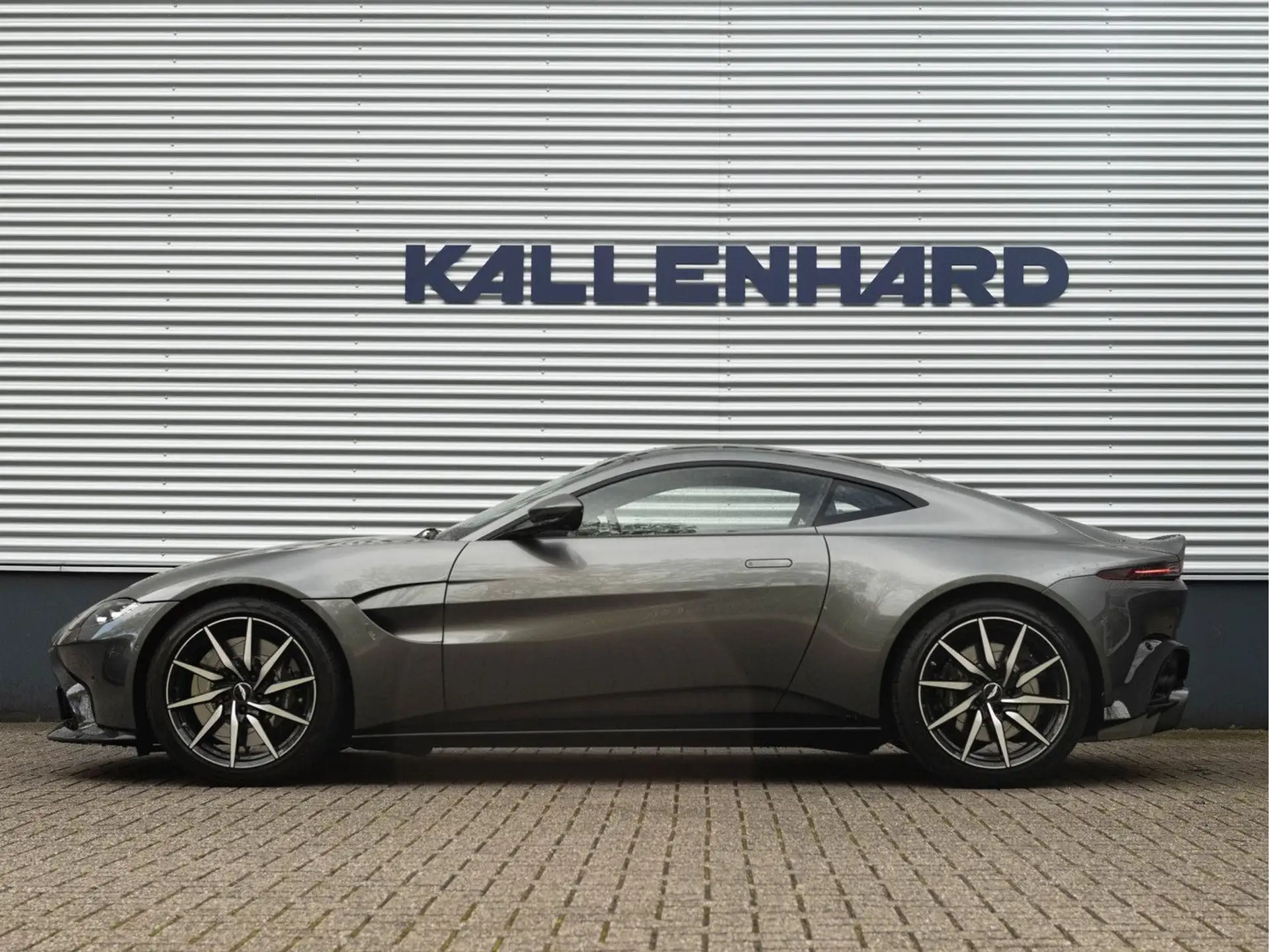 애스턴마틴 V8 Coupe 2020 회색 사진 5